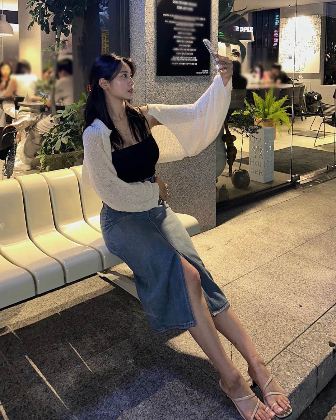 suna（ソナ）さんのインスタグラム写真 - (suna（ソナ）Instagram)「다이어트 중인데 티라미수로 유혹하는 저 나쁘지만 예쁜손😈 (잘 참아냄✌️)」9月5日 14時37分 - ggulggulsuna