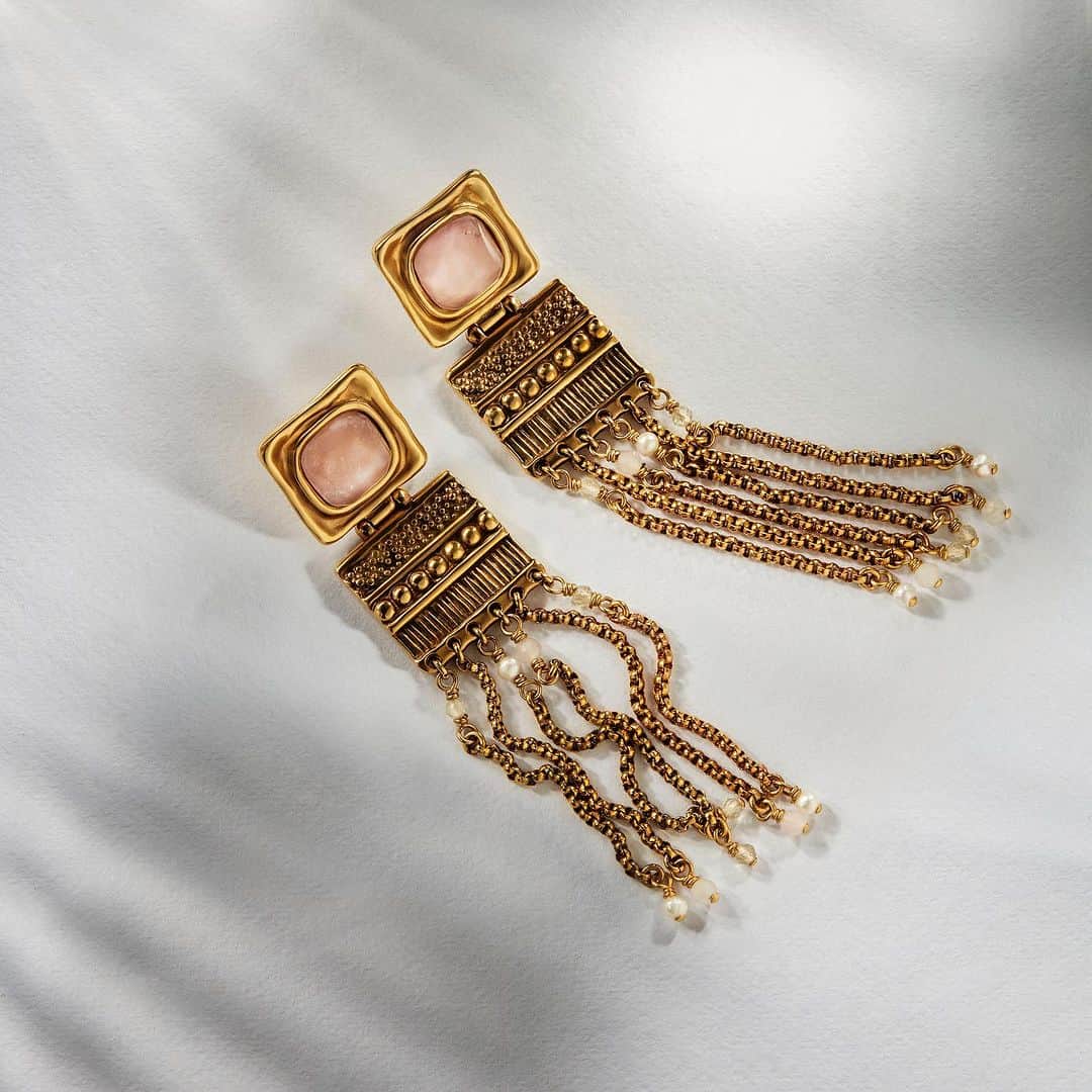 グーセンス パリのインスタグラム：「Dancing Earrings   #goossensparis」