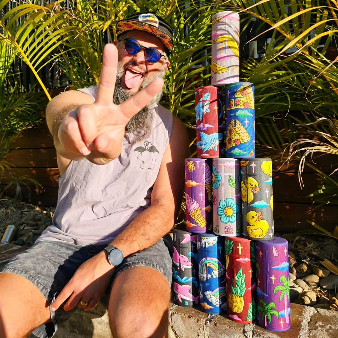 MULGAさんのインスタグラム写真 - (MULGAInstagram)「Rad times painting up 10 Megabooms for @ultimateears for a giveaway 🎉😎🎉⁣ ⁣ Which design floats your boat? ⁣ ⁣ #mulgatheartist #ultimateears #speakerart #bluetoothspeaker #posca #poscaart #artistlife #artistsofinstagram #art #artoftheday #arte #artcollector #australianart #australianartist #artistsoninstagram #artistlife #artistinstudio #ArtisticExpressions #artist #artistsoninstagram」9月5日 14時30分 - mulgatheartist