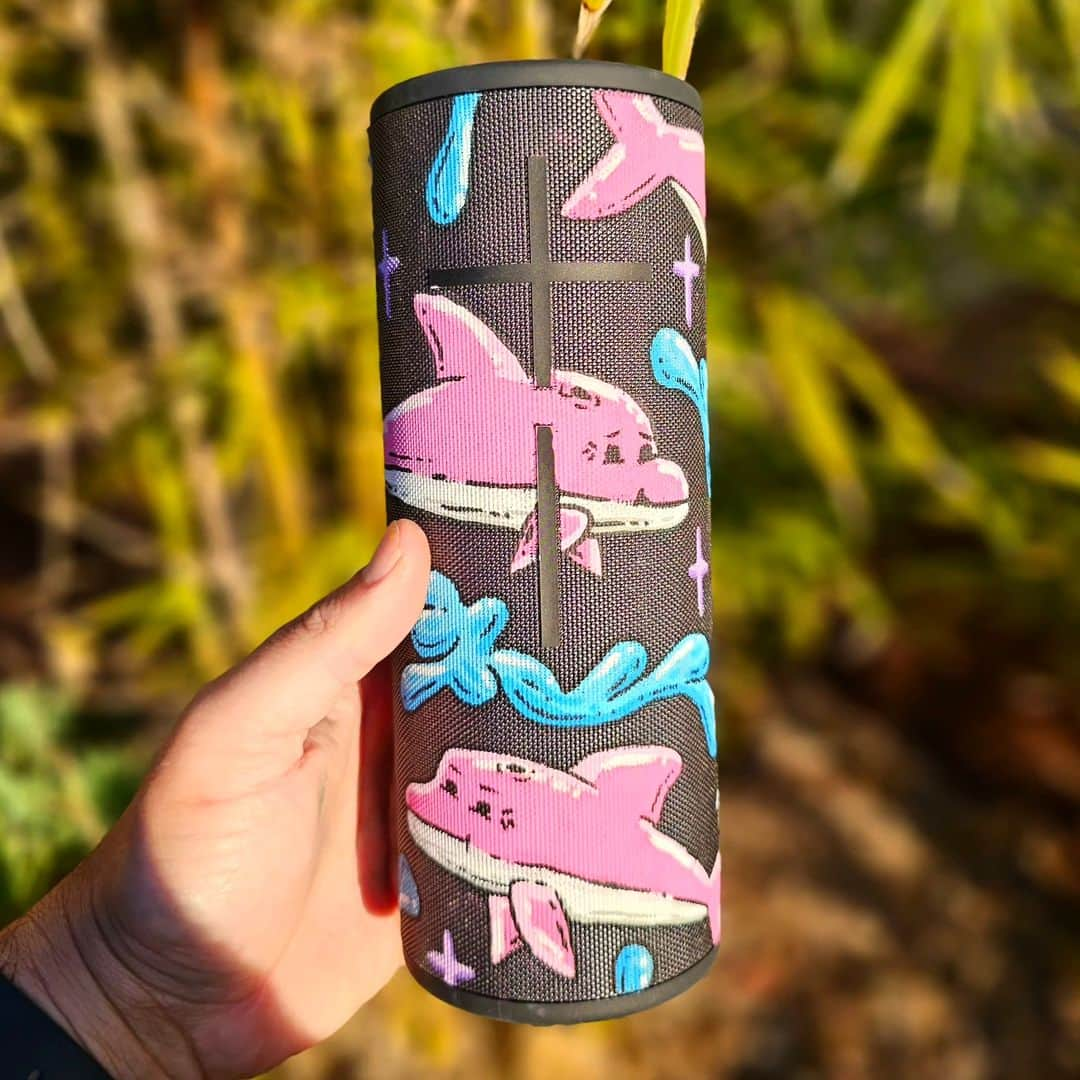 MULGAさんのインスタグラム写真 - (MULGAInstagram)「Rad times painting up 10 Megabooms for @ultimateears for a giveaway 🎉😎🎉⁣ ⁣ Which design floats your boat? ⁣ ⁣ #mulgatheartist #ultimateears #speakerart #bluetoothspeaker #posca #poscaart #artistlife #artistsofinstagram #art #artoftheday #arte #artcollector #australianart #australianartist #artistsoninstagram #artistlife #artistinstudio #ArtisticExpressions #artist #artistsoninstagram」9月5日 14時30分 - mulgatheartist