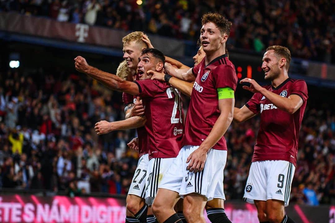 トマーシュ・ロシツキーのインスタグラム：「Quality Passion Togetherness - team spirit Honour  This is Sparta. Thank you all Spartans that you are sharing that with us.   SpartaForever」
