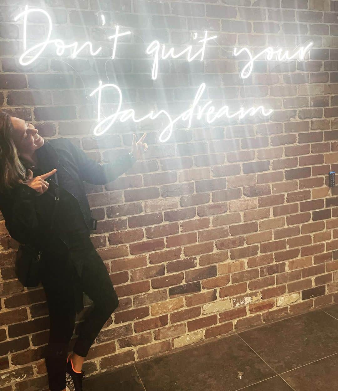 サリー・フィッツギボンズのインスタグラム：「Love bumping into a good reminder to keep Dreamin ✨」