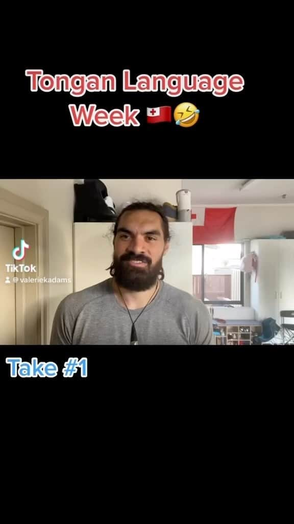 バレリー・アダムスのインスタグラム：「Let’s rewind to last years Tongan Language Week, where our little bro @stevenadams enthusiastically embraced the  celebrations! 🇹🇴🤣.   #tonganlanguageweek #roots #littlebro #embraceourculture #mmt #celebrate #proud #tamasiitonga #nifokoula」