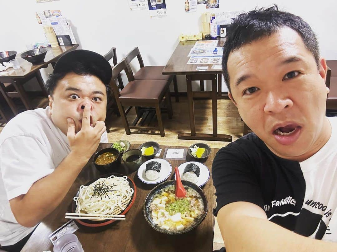 兼光タカシのインスタグラム：「きょうのげいにん 1569ばん とろサーモン 久保田さん🎶  テーマ:ご飯食べる時あんまそんな顔せーへんよ  #芸人 #きょうのげいにん #とろサーモン さん #とろサーモン久保田 さん #久保田 さん #プラスマイナス #プラスマイナス兼光 #兼光 #柴崎岳選手アントラーズおかえりなさい」