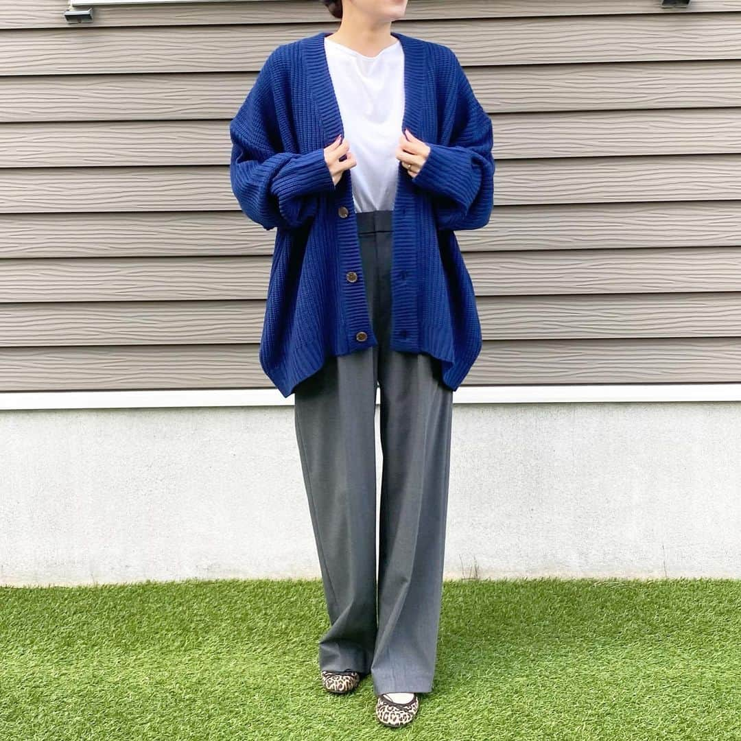 aya*さんのインスタグラム写真 - (aya*Instagram)「💙 ・ 秋冬 大活躍しそうなカーディガン☺︎ こういうざっくりした形 大好き♡ ブルーとグレーの組み合わせ してみたかったんです♩︎ ・ ✔︎ ルーズフィットカーディガン 今ならお得にZOZOTOWN買えます☺︎ ・ @wego_zozo  @wego_official  @zozotown ・ ・ #pr #wego #ウィゴー #wego_ootd #ロンTコーデ #coordinate #コーディネート #コーデ #今日の服 #シンプルコーデ #プチプラコーデ #ママコーデ #着回しコーデ #uniqlo #ロカリ」9月5日 15時04分 - aya7655