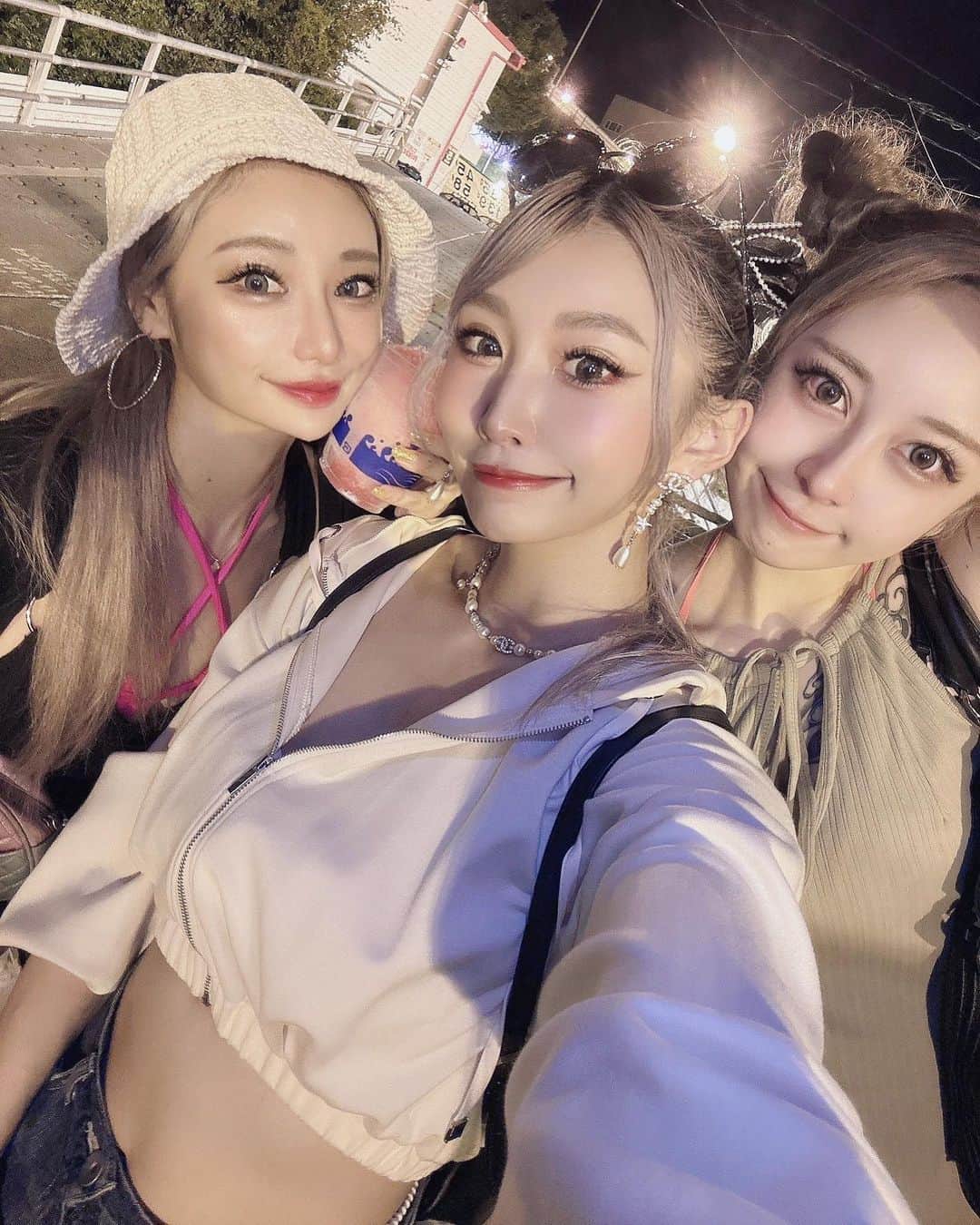 Miiのインスタグラム：「なつのおもひで🍉  #バーレスク#バーレスク東京 #burlesque#burlesquetokyo #showgirl #dance#dancer #japan#japanesegirl #夏#江ノ島 #海」