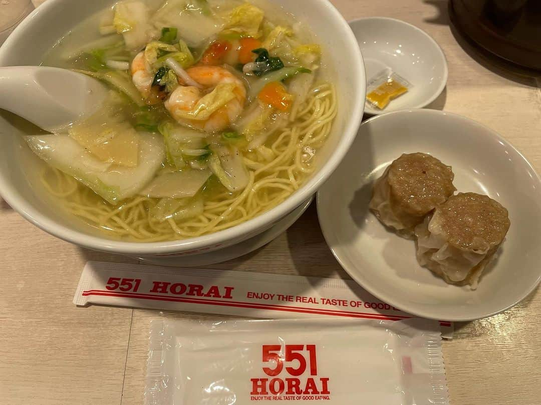 藤崎靖啓さんのインスタグラム写真 - (藤崎靖啓Instagram)「大阪名物「551 HORAI」 イートインコーナーもおすすめです✌️  #551HORAI #大阪名物 #豚まん #シュウマイ #海鮮ラーメン #藤ちゃん #藤崎靖啓 #フリーアナウンサー」9月5日 15時20分 - yas_fujisaki