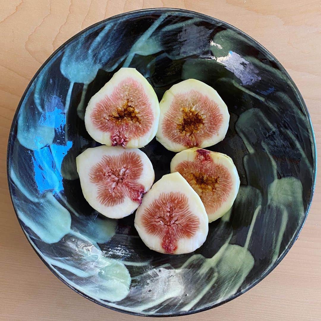 のインスタグラム：「イチヂクは見たら買いたくなってしまうなー。 今年はフィグバターも作ってみようかと。」