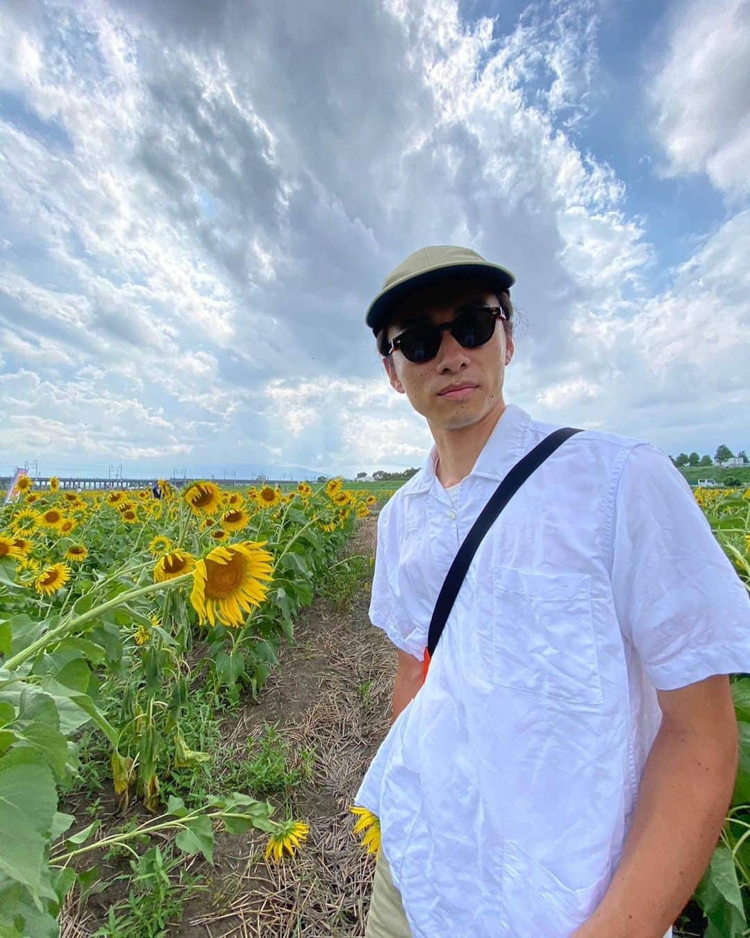 古田敬一のインスタグラム：「向日葵…だよ？  eyewear #moscotlemtosh  cap #filson tops #battenwear pants #yellowrat  #ivylook#ivyfashion#ivystyle#trad#tradstyle#tradfashion#traditional#outdoor#outdoorstyle#outdoorfashion#oldsurf#madeinusa」