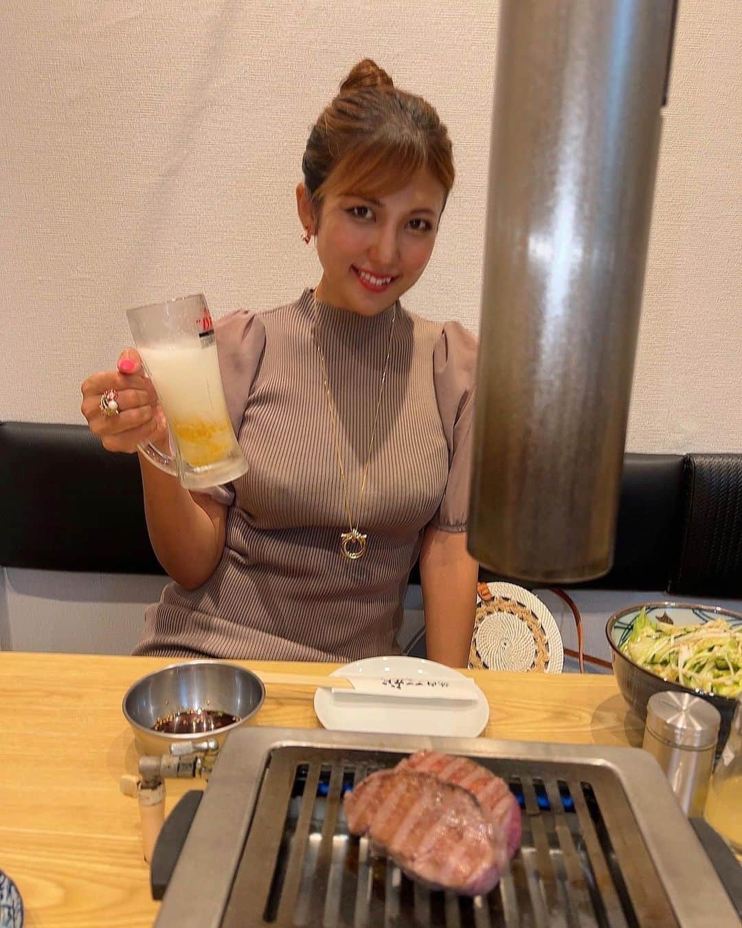 神谷麻美さんのインスタグラム写真 - (神谷麻美Instagram)「#焼肉ここから で#特選コース の食べたよ🥰💖✨️ 全部すごく美味しかったぁ💖☺️💖🌈💖✨️  名物の伝説盛り💖は全部厚切り肉で タン、ハラミ、ヒレの3種類が入っていて、すごく美味しかったよぉ🥰💖✨️ 目の前で焼き上げてカットしてくれるし、ヒレは味付き❤️✨️   ここからサラダもごま油ので美味しいっ💖✨️  おでぶサワーも美味しかった💖(๑•🐽•๑)ﾌﾞﾋ💖✨️  全部美味しかったなぁ🥰💖🐄🍀💖✨️  PR @kokokara.1129 #町田市 #町田グルメ #町田ランチ #町田ディナー #町田焼肉 #町田市グルメ #町田駅グルメ #町田駅」9月5日 15時45分 - asamice428