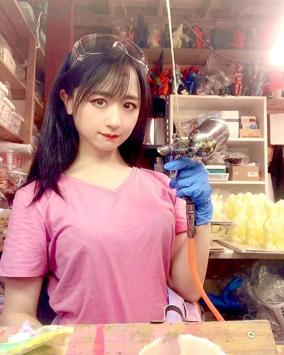 久保亜沙香のインスタグラム：「Asaka Kubo, live streaming of the Sofvi painting work.  📍iOS  apple.co/3yz9isg 📍Android  bit.ly/3ucxaOV  #sofvitokyo  #musicchamp」