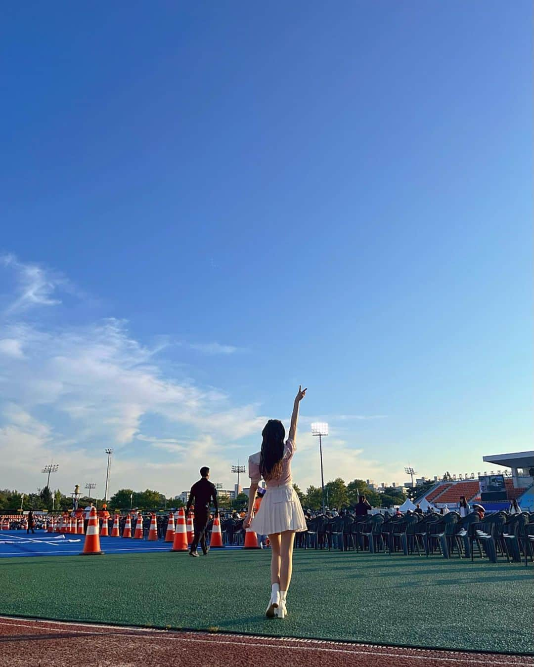 濵松里緒菜さんのインスタグラム写真 - (濵松里緒菜Instagram)「The 60th Jeonbuk Sports Festivalに 出演させていただきました🥰  久しぶりに大きなステージでパフォーマンスさせて頂けて、 私たちの曲で皆さんを応援できてとても嬉しかったです☺️🫶  ありがとうございました♡  夜には花火もあって、 初めてあんなに近くで花火を見ました😳  #jeonbuk #jeonbuksportsfestival #sports #sportsfestival #korea #韓国」9月5日 16時01分 - riona_hamamatsu