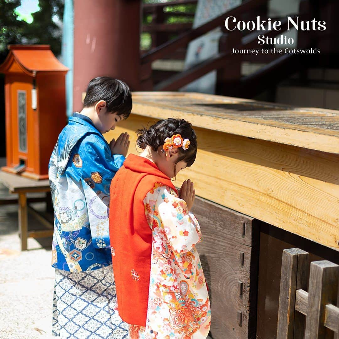 クッキーナッツさんのインスタグラム写真 - (クッキーナッツInstagram)「七五三神社ロケ  クッキーナッツスタジオでは、秋の平日に七五三のお参りにカメラマンとアシスタントが同行する神社ロケのご予約を承っております！ 前撮りをスタジオで済ませて、平日の別日にお着物を着てお参り！！ 前撮り、衣装レンタル、着付け、ヘアメイク、神社での撮影　 全てクッキーナッツでできるので安心  七五三平日神社ロケは1日2組限定ですのでご予約はお早めに！  #cookienutsstudio #cookienuts #クッキーナッツスタジオ #クッキーナッツ #川崎写真スタジオ #川崎写真館 #神奈川県写真スタジオ #神奈川県写真館 #子供写真スタジオ #家族写真撮影 #横浜写真スタジオ #記念日撮影 #七五三お参り#七五三衣装レンタル #神社ロケ#七五三お参り同行撮影 #七五三お出掛け#七五三撮影 #着物でお出かけ #753撮影」9月5日 16時01分 - cookienuts_kawasakihonten