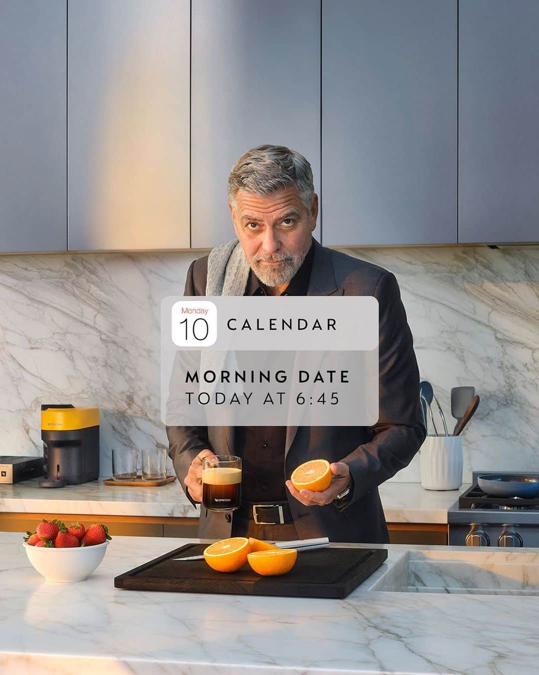 Nespressoさんのインスタグラム写真 - (NespressoInstagram)「Start the day with the right coffee... and with #GeorgeClooney preparing a delicious brunch in the kitchen. Courtesy of Nespresso, ​ what else?  #UnforgettableTaste #IncomparableCoffeeExperience」9月5日 16時02分 - nespresso