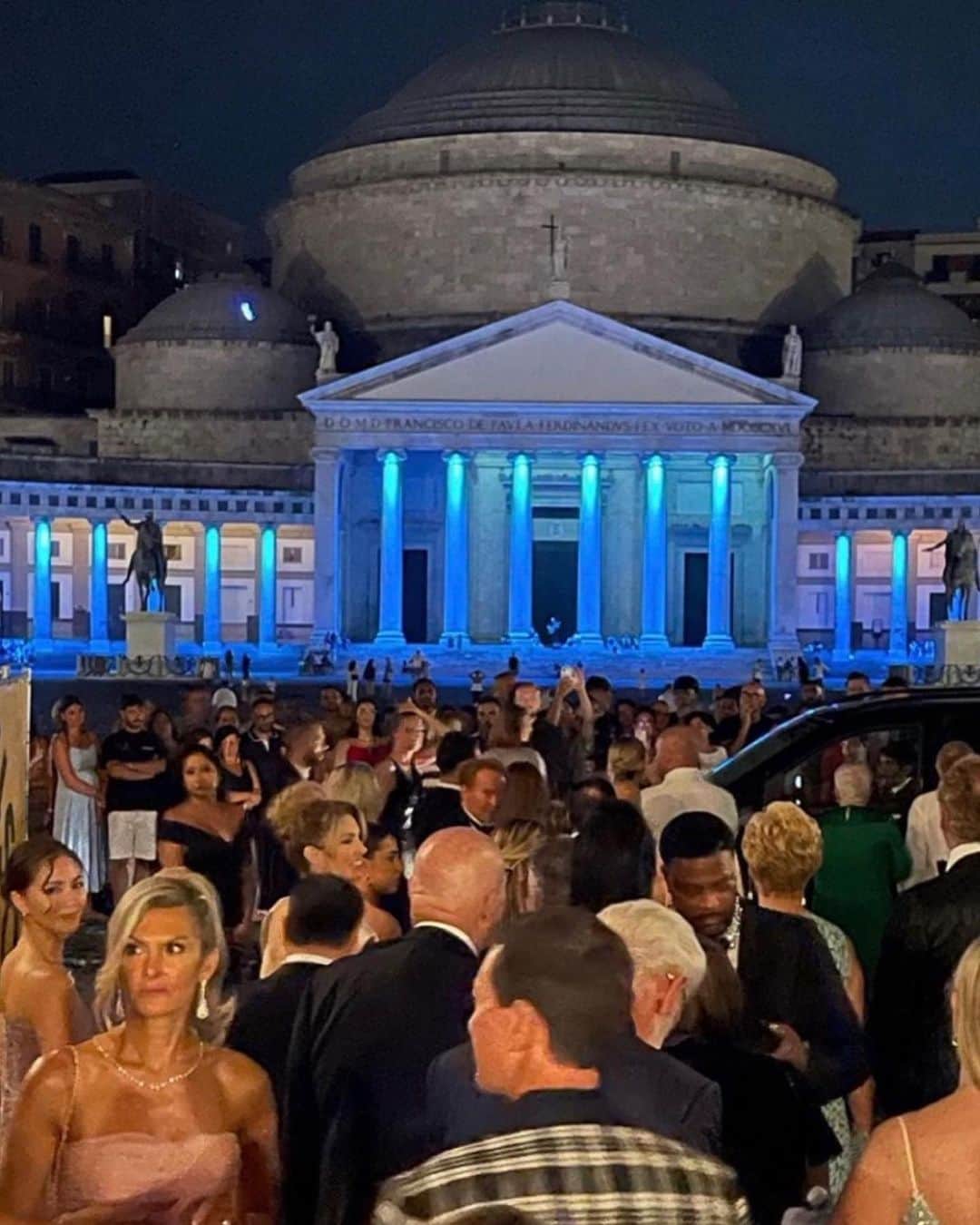 西内ひろさんのインスタグラム写真 - (西内ひろInstagram)「an unforgettable night...👗 Only me looking at the camera😂  王宮での忘れられない夜。  たまたま私だけが ちゃっかりカメラ目線😂  経験がまた人を成長させてくれる。  #napoli  #italy #イタリア #王宮」9月5日 16時19分 - 0214hiro