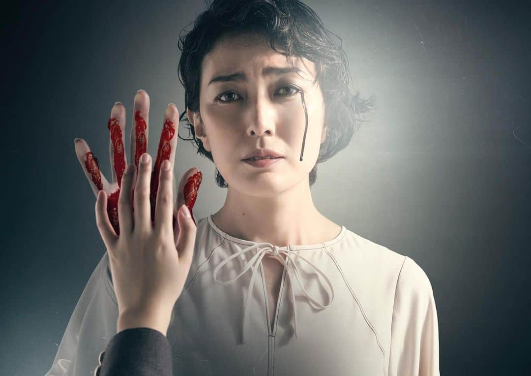 板谷由夏 のインスタグラム：「10月5日スタート 読売テレビ・日本テレビ系 「プラチナイト」枠の木曜ドラマ 「ブラックファミリア～新堂家の復讐～」主演でございます、、びっくりなことになりましたが 心を込めるのみ。 みなさま、よろしくお願いします‼️」