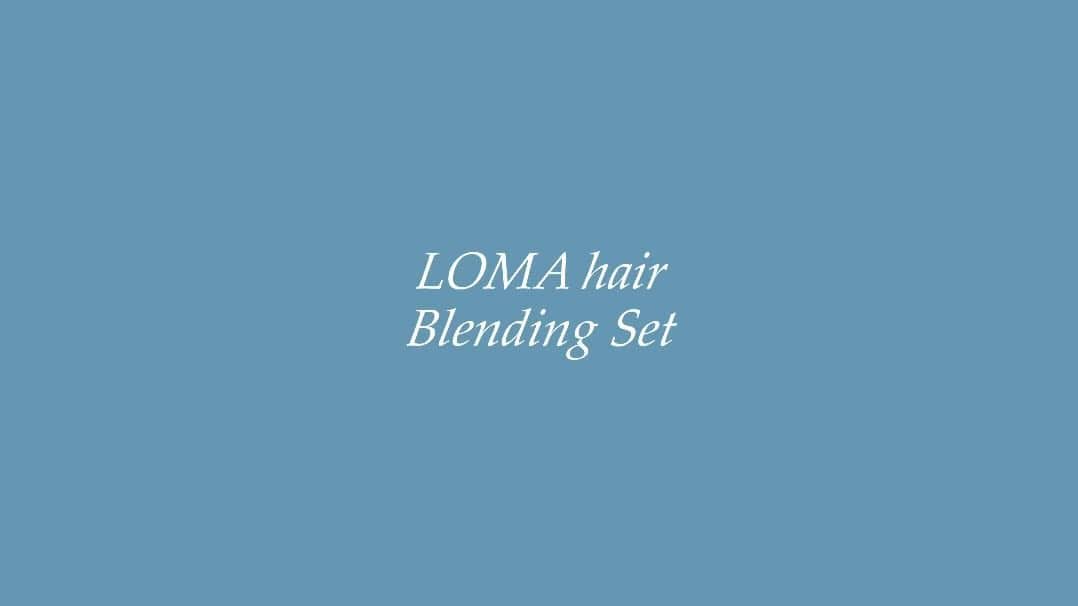 キム・ヨンソのインスタグラム：「#제품협찬   히히 또 제품 소개하러 등장했습니다. 이번에 소개해 드릴 제품은 "LOMA SHAMPOO" 세트인데요! '에센셜 올인원 샴푸+모이스처라이징 샴푸' 이렇게 구성 되어 있어요.  LOMA는 시애틀에서 시작된 헤어케어 브랜드라고 해요☺️ 최상의 비건 재료를 사용해 시애틀 핸드메이드 공법으로 제작했다는데요! •파라벤 무첨가 •글루텐 프리 •동물실험 ZERO •화학유해성분,염화나트륨&계면활성제 무첨가  😉이번 세트 특징은 LOMA에서 제안하는 블렌딩 조합인데요.  '에센셜 샴푸 2/3 + 모이스처라이징 샴푸 1/3' 으로 섞어 사용하면   초콜릿 민트향 같은 전혀 새로운 향과  '에센셜 올인원 샴푸'의 시원한 세정감과  '모이스처라이징 샴푸'의 촉촉한 수분감이 유지되는   일석이조의 조합이라고 해요.  💙어센션 샴푸 & 보디워시  •두피에 시원하고 깔끔한 세정에 감 선사  •상쾌한 페퍼민트, 로즈메리 향이 오래 지속  •자연 식물로 추츨한 에센셜 오일을 메인 베이스로 사용  •두피 관리를 위해 알로에베라잎즙을 아낌없이 사용   소비자가 : 45000원  ★로마 올인원 에센셜 샴푸 1L 시코르 출시 기념 프로모션 진행 : 20% 할인 및 구매시 너리싱 컨디셔서 88ml 디럭스 증정 (9/1~한정수량)  💙모이스처라이징 샴푸  •촉촉함 오래 지속  •건조한 두피 관리  •차분한 머릿결  •중건성 모발과 두피, 염색모에 효과 극대화  •오렌지와 망고가 배합된 달콤한 향   소비자가 : 32000원  모두 "LOMA SHAMPOO"로 찰랑이는 머릿결과  깔끔하게 두피관리까지 덤으로 해보세요👍🏻  #시코르 #시코르서포터즈 #chicor #신세계 #시코덕 #로마 #로마샴푸 #비건샴푸 #올인원샴푸 #LOMA #샴푸추천」