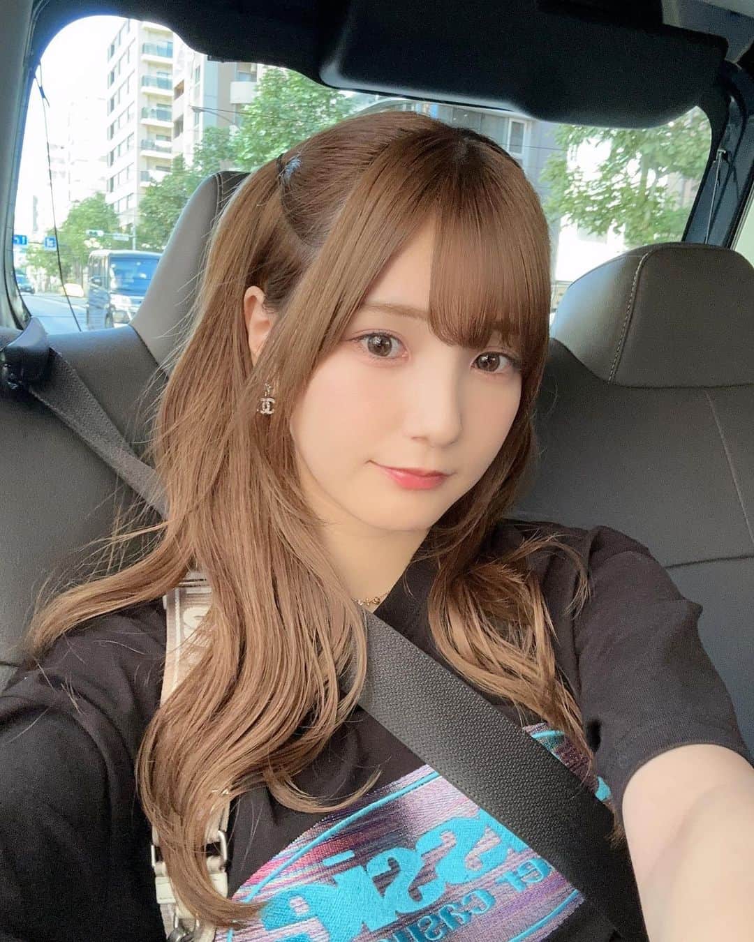 かすのインスタグラム：「. ヘアメとかネイルでお世話になってる ゆきさんから頂いた バームが良すぎたので共有👶🏻👶🏻 . バーム苦手意識あったけど めっちゃ溶けやすくて使いやすかった! . 髪巻いた時は必須で使ってる🫶🏻 まじで手放せない🫶🏻🫶🏻 . @laret_official の オーガニックバームやよ🐈🐈 . #laret #ラーレ　#バーム　#ヘアセット」