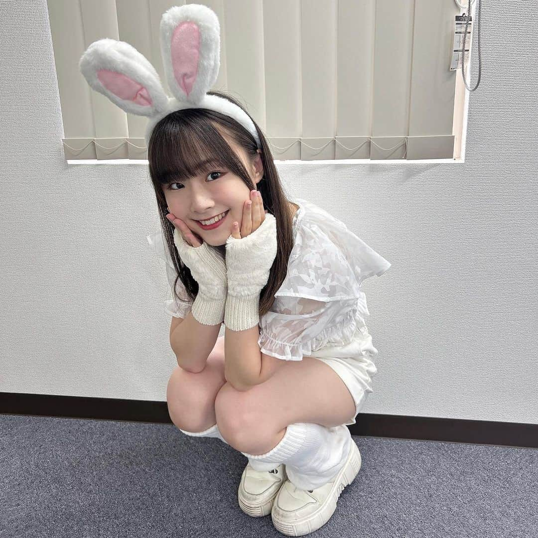 新倉愛海さんのインスタグラム写真 - (新倉愛海Instagram)「暴れん坊のあみたうさぎです🐰 ⁡ #アプガ2 #にきちゃん #Japaneseidol #うさぎ #白コーデ」9月5日 16時48分 - ami_niikura_uug2ki