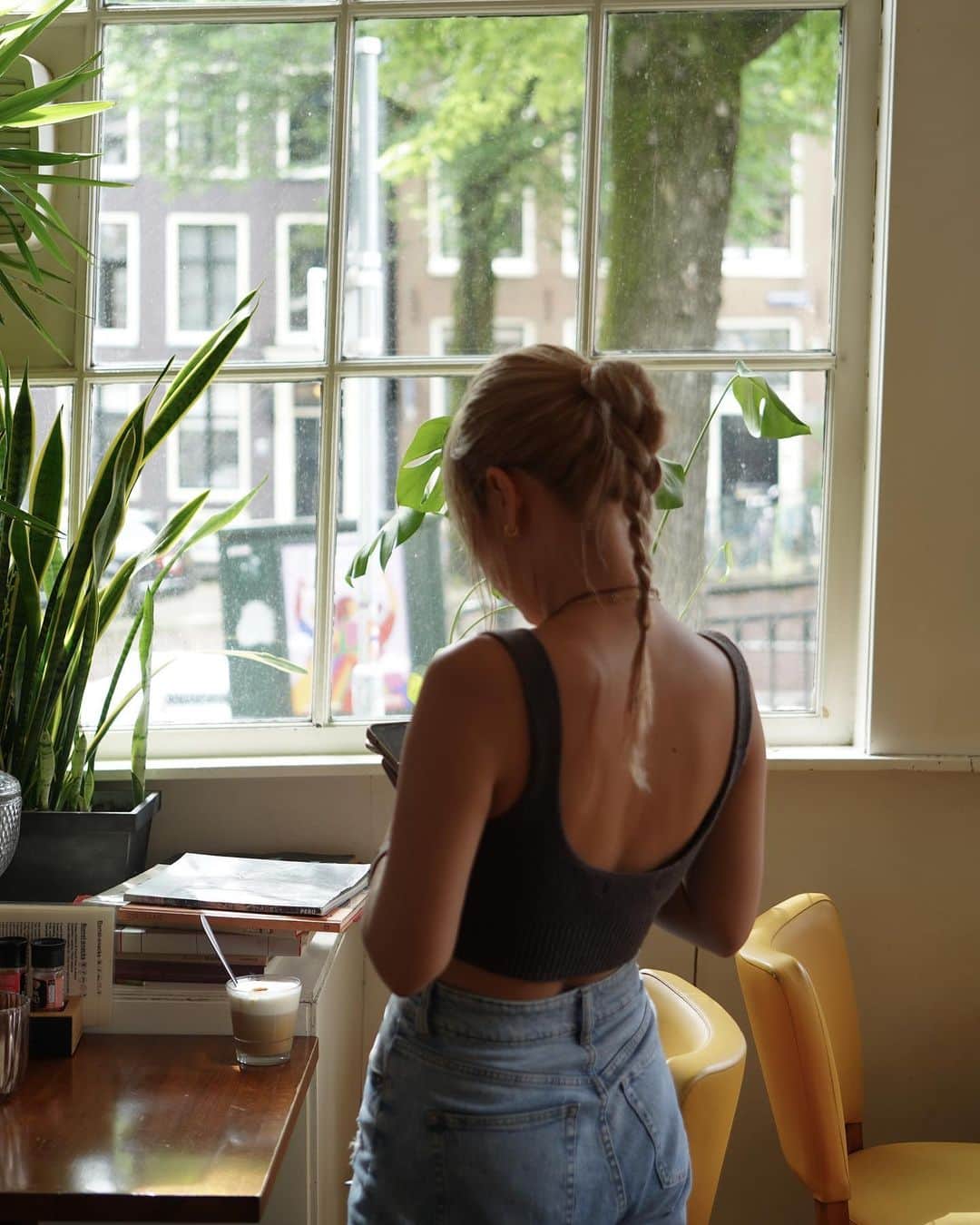mananailsのインスタグラム：「Amsterdam, Netherlands🇳🇱  初オランダ🇳🇱🌷 アムステルダムは1泊2日の弾丸だったけど、 街が可愛くてロマンチックでご飯も美味しくて 住んでみたい街になった🥰  ネイルサロンもちょこちょこ見かけたんだけど おしゃれで可愛いサロンを見つけては、 ココで働きたい🤣と思ってしまった💅🏼💕」