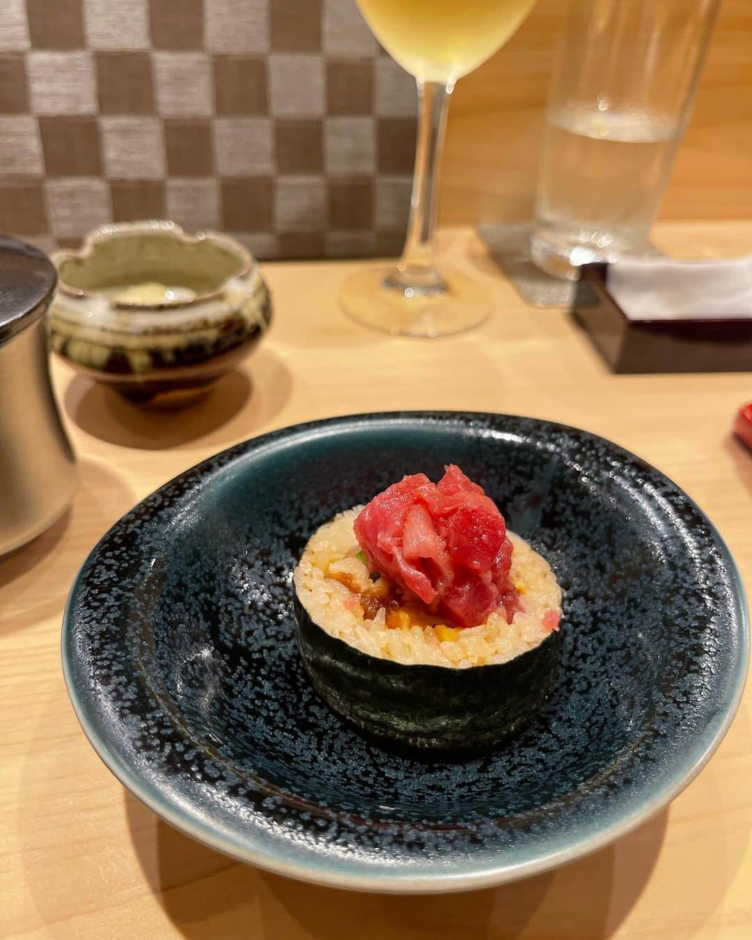 山根千佳さんのインスタグラム写真 - (山根千佳Instagram)「. . 大好物のお寿司🍣  お寿司の投稿はストックが溜まっていて 実は1年以上の時差投稿です…笑  今日は朝から楽しい収録だったので とってもお腹が空いています🥱 . . #鮨結う翼 #鮨 #お寿司 #恵比寿グルメ  #東京グルメ ##鮨スタグラム #雲丹  #鮨好きな人と繋がりたい #恵比寿ディナー」9月5日 17時00分 - yamane_chika