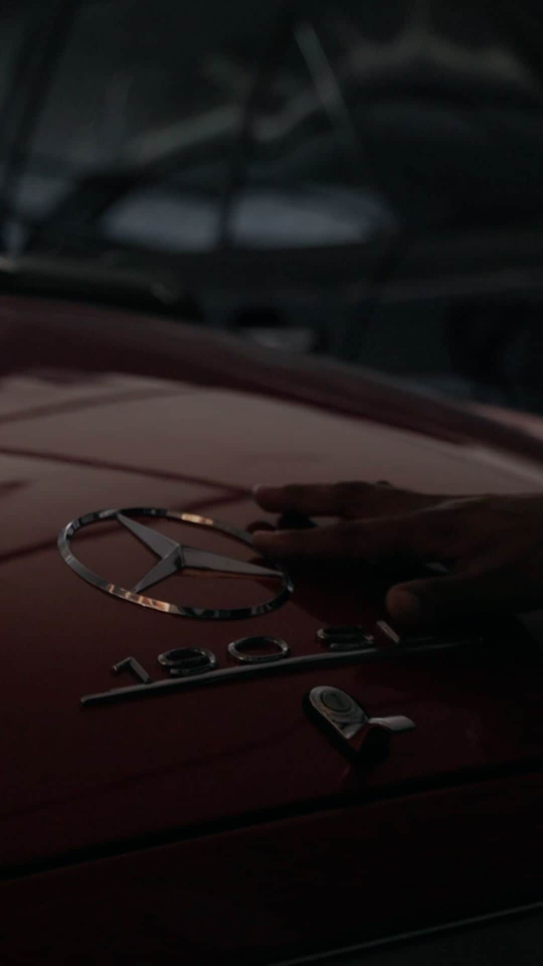 Mercedes-Benz Thailandのインスタグラム：「เพราะ Mercedes-Benz เราไม่ใช่แค่เพียงสร้างคลาสของรถยนต์เท่านั้น แต่เราสร้างและนิยามรถยนต์ทุกคันให้ตอบโจทย์ทุกการขับขี่   พร้อมหรือยังที่จะมาค้นพบมิติใหม่ไปกับเรา!  *รถยนต์ที่ปรากฏในภาพ ยังไม่มีจำหน่ายในประเทศไทยในขณะนี้  #DefiningClass #MercedesBenz #MercedesBenzThailand」