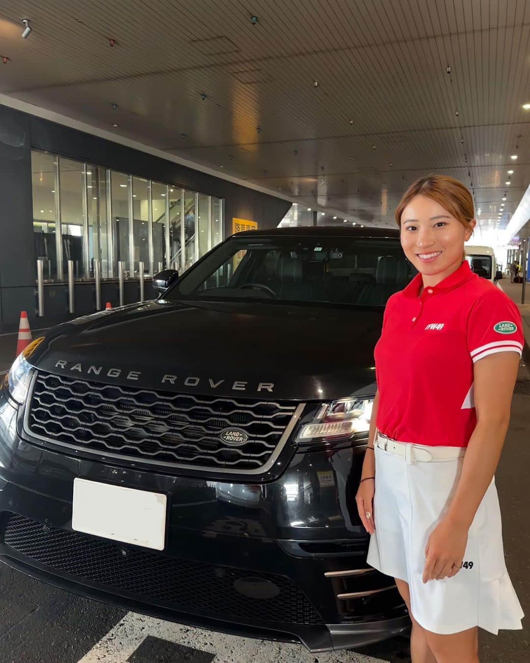 澁澤莉絵留のインスタグラム：「＊ ＊先週のゴルフ5レディスでは ランドローバー札幌東店様より RANGE ROVER VELAR をお借りしました！  @jlr_sapporohigashi    ボディの無駄のないシンプルさもそうですが、普段乗らせて頂いているEVOQUEよりも内装もシンプルなので凄く車内も広く感じました！   車種によって色々な良さがあって、それぞれ楽しみ方が違うのがすごく面白いです🎶  そんな経験をさせて頂いていて本当に有難く思います😌 いつもありがとうございます！ @landroverjpn」