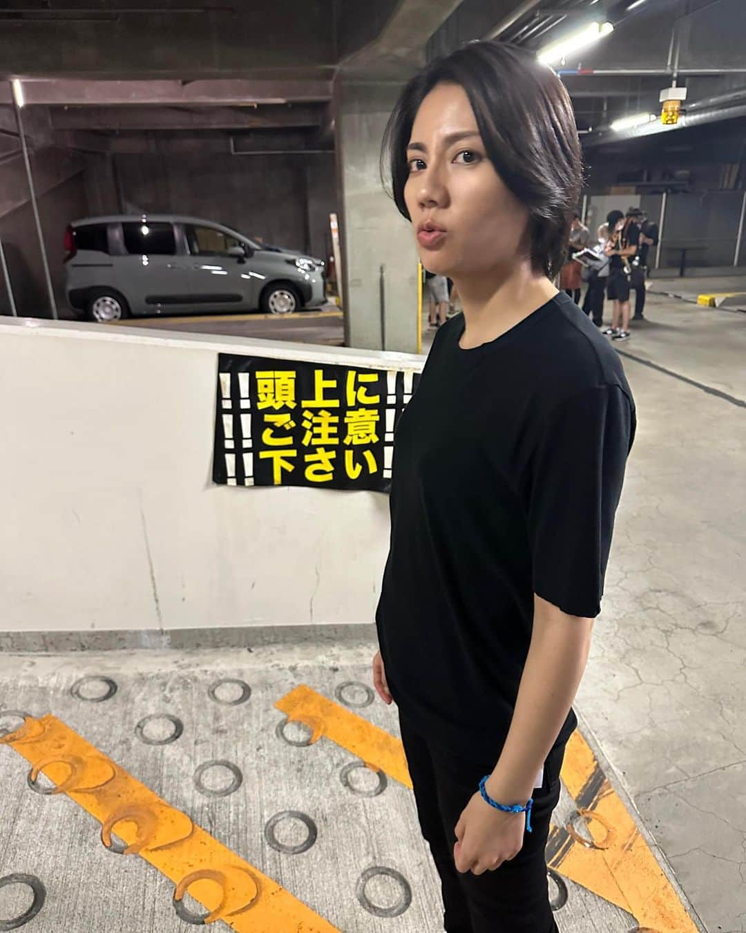 松下奈緒さんのインスタグラム写真 - (松下奈緒Instagram)「皆さんこんにちは！  YTVドラマ「CODE-願いの代償-」 最後までご覧頂きありがとうございました！！  オフショットを最後に少しだけ…  素敵な演者さん、スタッフの皆さんに支えて頂き、暑い💦暑い💦夏を過ごさせて頂きました。  現場に行くと、坂口さんが爽やかに皆んなを笑わせてくれて、染やんがそれにボソっとツッコんでさらに面白くて、可愛い❤️笑顔で話しかけてくれる真由ちゃんに癒されていました。  スタッフの皆さんも、本当に暑いなか円滑に撮影が進む様、頑張ってくださりありがとうございました♪  ドラマのストーリーはシリアスでしたが、現場は笑いが絶えずこの作品に参加させて頂けた事に感謝しています。  ドラマをご覧頂いた皆さまもありがとうございました！😊  また、CODEチームにお会いできる日を楽しみにしています😊✨  #CODE @code_ytv  #三輪円  #松下奈緒」9月5日 17時16分 - matsushita_nao_official