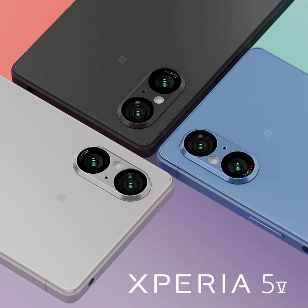 Sony Mobileのインスタグラム：「With its slim and seamless design accentuated by neutral colours, #Xperia5V is beautiful in look and feel. A fine-grained metal frame and frosted glass rear creates a comfortable ergonomic experience - while remaining fingerprint-free.  #Sony #Xperia #SonyXperia #NextGenSensor #NewPhoneNewMe #3in2」