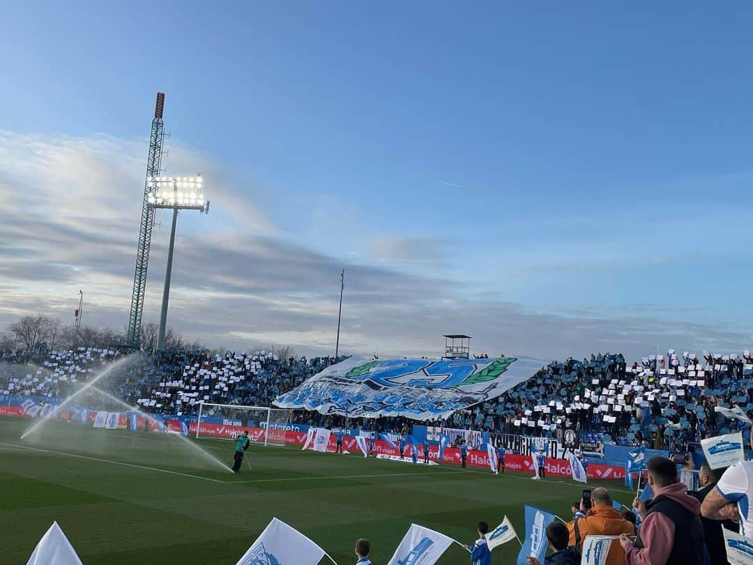 柴崎岳のインスタグラム：「. Mil gracias @cdleganes por haberme apoyado durante tres años.   nunca olvidaré lo que viví en Butarque.   Sobre todo a la afición, solo espero que siempre estéis bien para poder ir a ver y animar al equipo cada fin de semana.  Os deseo lo mejor, pepineros.」