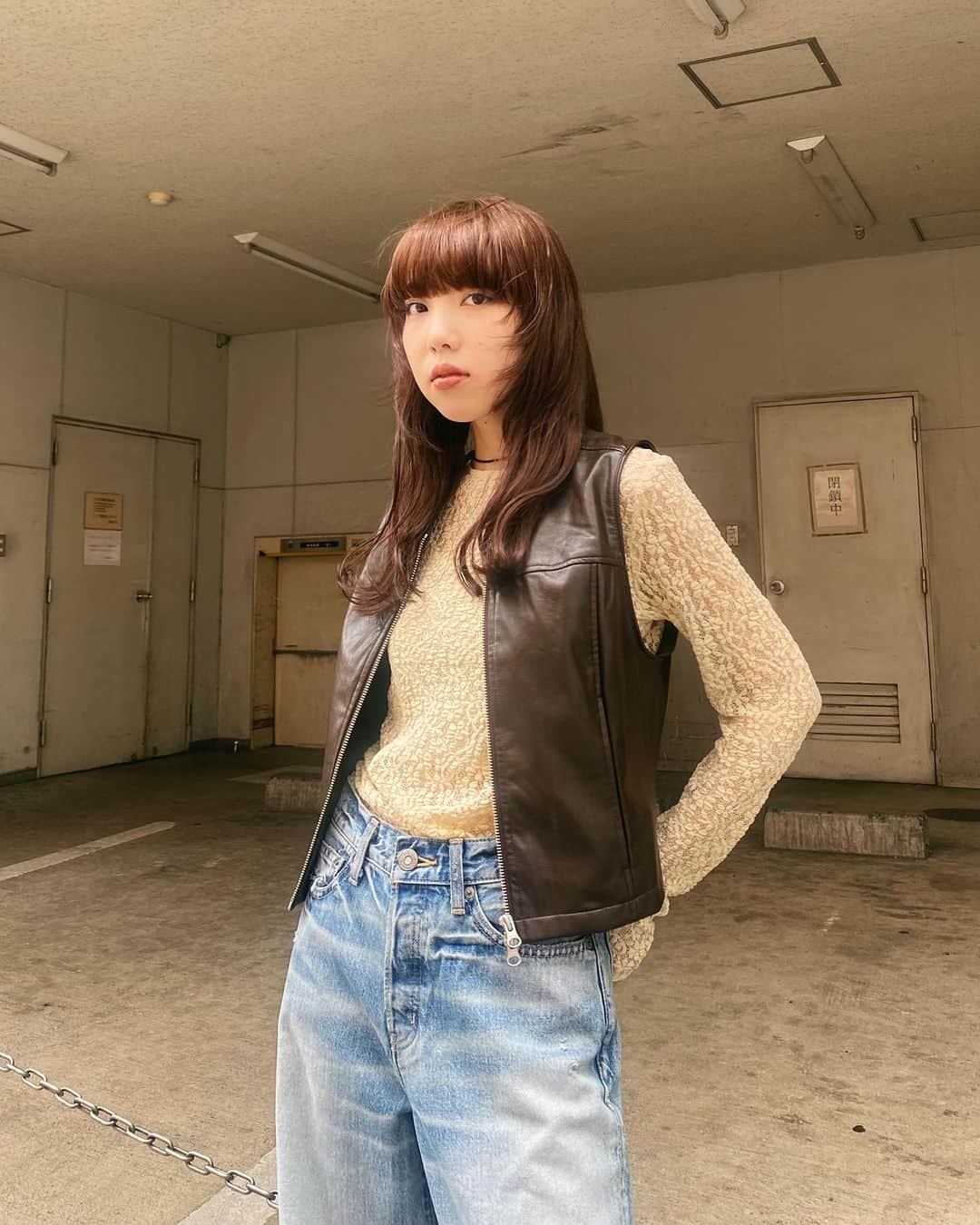 MOUSSY SNAPさんのインスタグラム写真 - (MOUSSY SNAPInstagram)「#MOUSSYSNAP @kanon_makabe 157cm  ・ZIP UP FAUX LEATHER VEST(010GAS30-6690) ・BACK OPEN LACE CUT TOP(010GAG80-5580) ・MIDRISE BAGGY(010GAA11-5330) ・MINIMAL SHOULDER BAG(010GA751-6010) ・POINTED MARYJANE PUMPS(010GAS52-6330) 全国のMOUSSY店舗／SHEL'TTER WEBSTORE／ZOZOTOWNにて発売中。  #MOUSSY #MOUSSYJEANS」9月5日 22時52分 - moussysnap