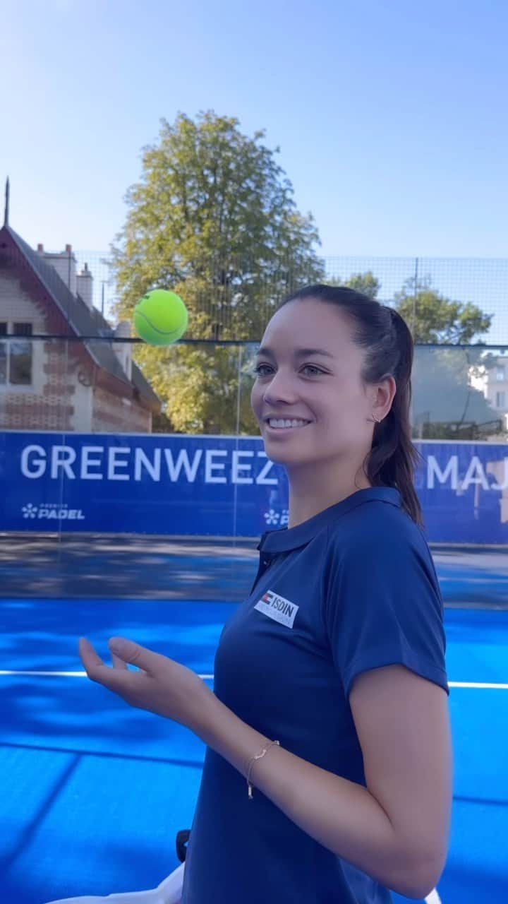 アリゼ・リムのインスタグラム：「Had so much fun playing the Isdin padel clinic at Roland Garros yesterday !  I loved seeing the stadium revival in September and observing how the pro players do it ! 🎾  @isdin @isdinfrance #IsdinClinic @parismajorpremierpadel」