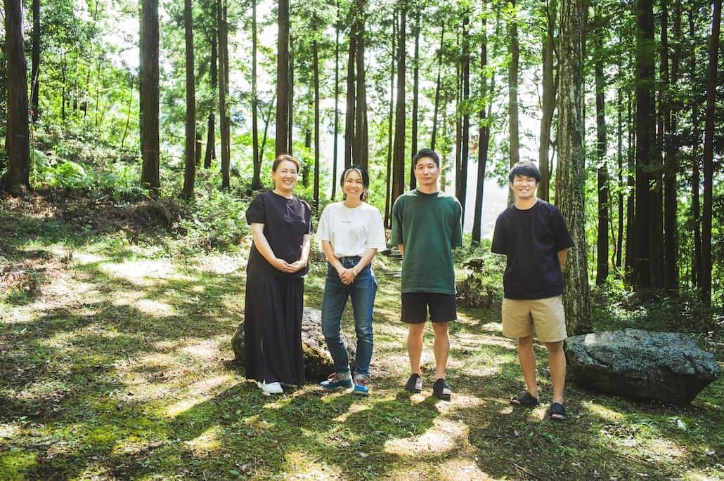 平成医療福祉グループのインスタグラム：「平成医療福祉グループは、徳島県神山町で在宅医療プロジェクトを立ち上げます。  この取り組みを通じて目指す医療のあり方や、プロジェクトを担う仲間の募集などについて、立ち上げに携わる、当グループ 代表 武久と「ほっちのロッヂ」共同代表で福祉環境設計士 藤岡聡子氏にインタビューを行いました。  オンライン説明会や現地ツアーも実施予定です。 興味を持った方はぜひご応募ください！  記事はプロフィールのリンクからご覧いただけます👆  #平成医療福祉グループ #HMW #医療 #福祉 #徳島県 #神山町 #在宅医療 #地域医療 #神山在宅医療プロジェクト #ほっちのロッヂ #自分を生きる #医師募集中 #看護師募集中」