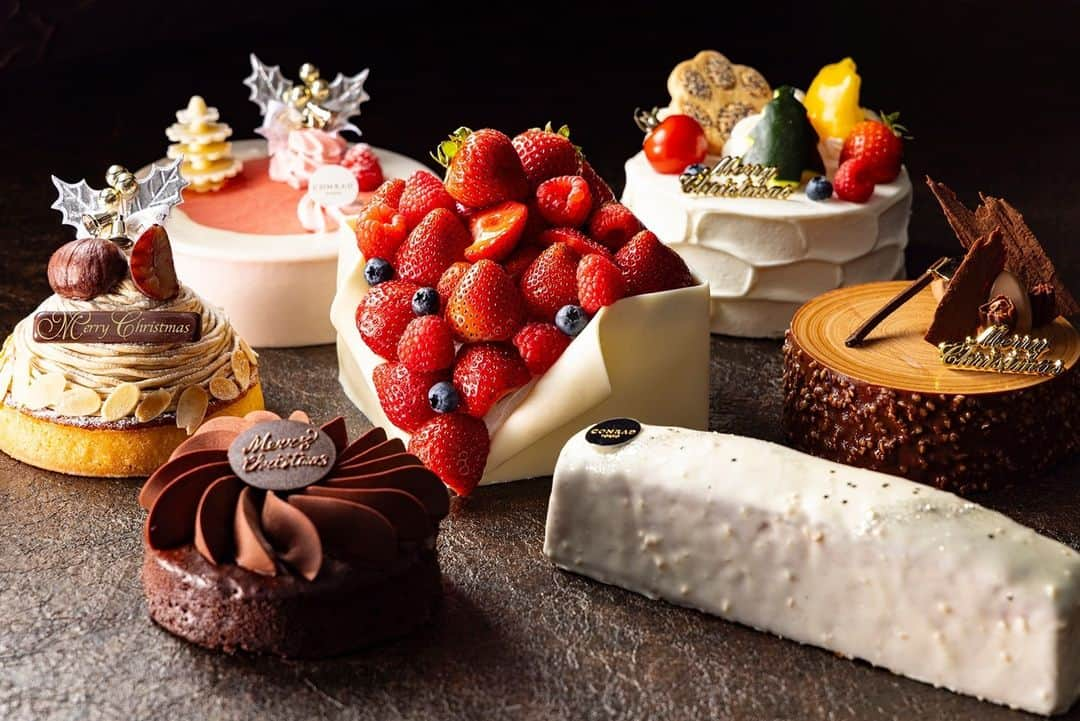 Conrad Tokyoのインスタグラム：「クリスマスケーキ＆スイーツの予約受付を開始しました🎄✨   毎年不動の人気を誇るシグネチャーケーキ「ノエル・フレーズ」やサステナブルショコラを使用した「ガナッシュショコラ」、ドッグ用ケーキなど多彩なラインアップを用意しました。  Reservations for Christmas cakes and festive sweets are now being accepted for the holiday season.  Enjoy an assortment of quality Christmas sweets carefully and lovingly prepared by a skilled pastry team led by Executive Pastry Chef Masaki Okazaki, a recipient of multiple international awards.  #コンラッド東京 #コンラッド #コンラッドスイーツ #テイクアウトスイーツ #ホテルスイーツ #手土産 #手土産スイーツ #クリスマスケーキ #クリスマススイーツ #ホテルケーキ #ホテルクリスマス #ヴィーガンケーキ #ConradTokyo #conradsweets #christmascake #christmassweets #christmascakes #festive #takeoutsweets #hotelsweets #hotelcake #vegancake #dogcake」