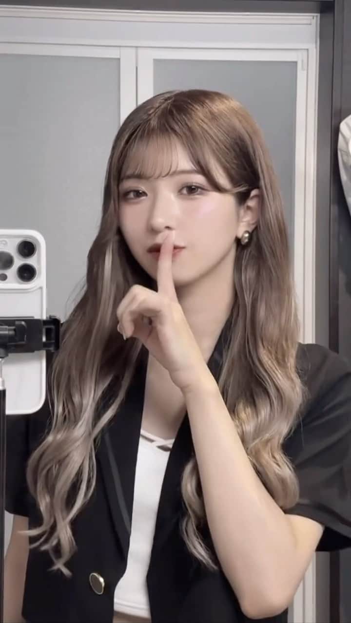 のインスタグラム：「こっそり🤫  #fyp #05 #リール #リール動画」