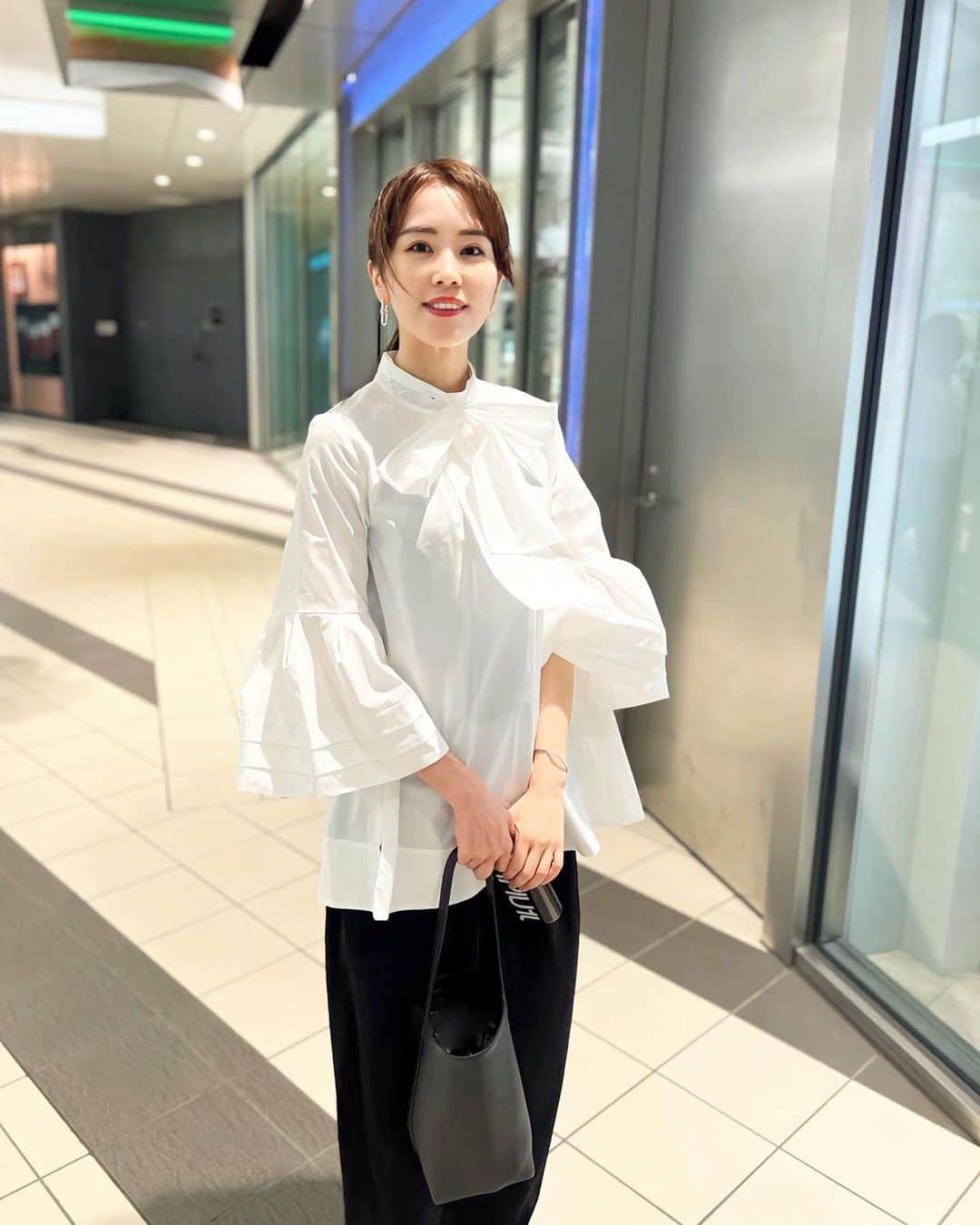 のインスタグラム：「1PIU1UGUALE3 GOLF 24SS COLLECTIONへいってきました⛳️ かっこいいショーでした🕊️  もう少し涼しくなったらラウンドいきたいなー。  やっちゃんにも会えました☺️ カメラマン:妹  @1piu1uguale3_official  @1piu1uguale3_golf   #1piu1uguale3 #ゴルフウェア #ゴルフファッション」