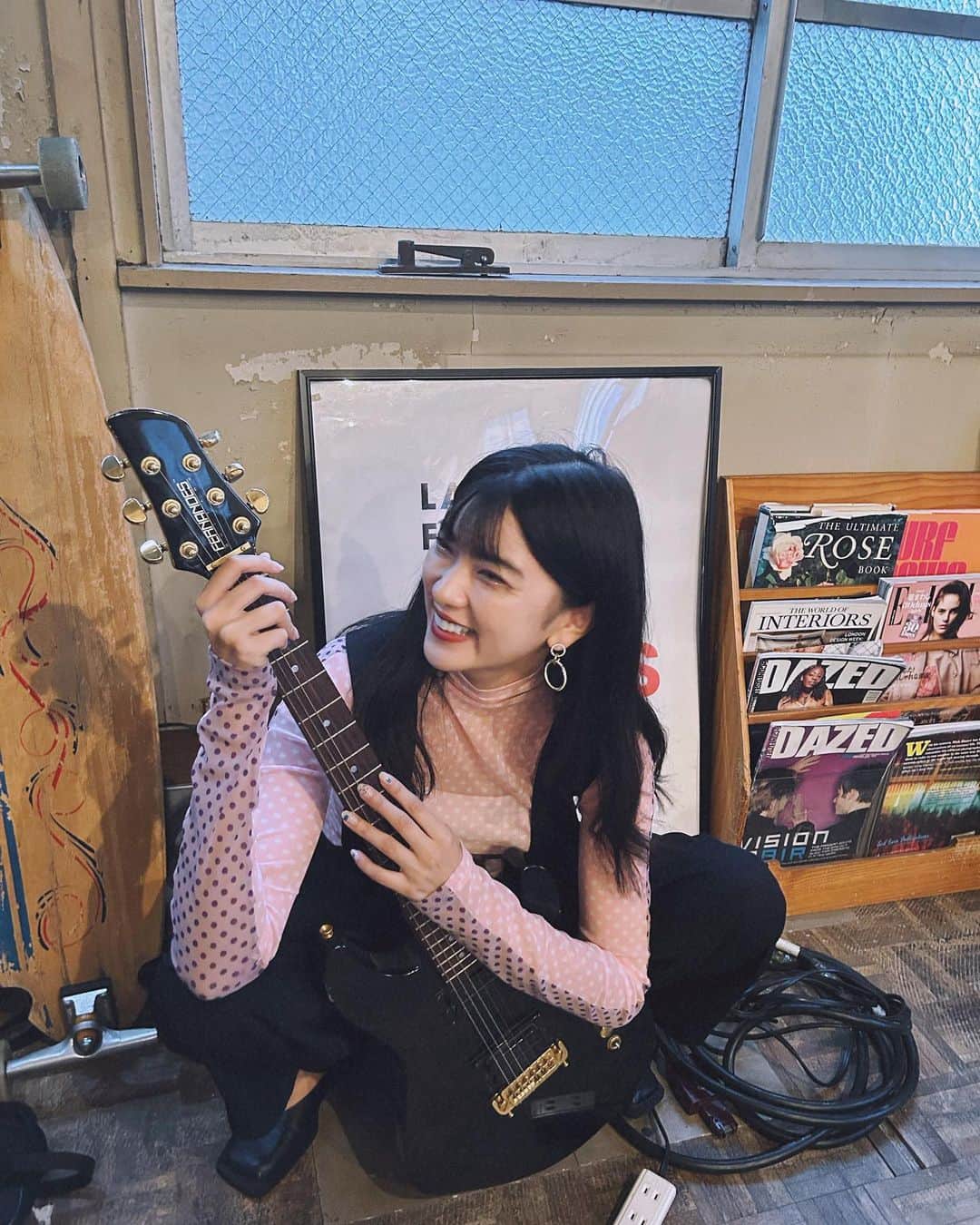 HITOMIのインスタグラム：「Ｉ Lᵒᵛᵉᵧₒᵤ〜🗯️🎵」