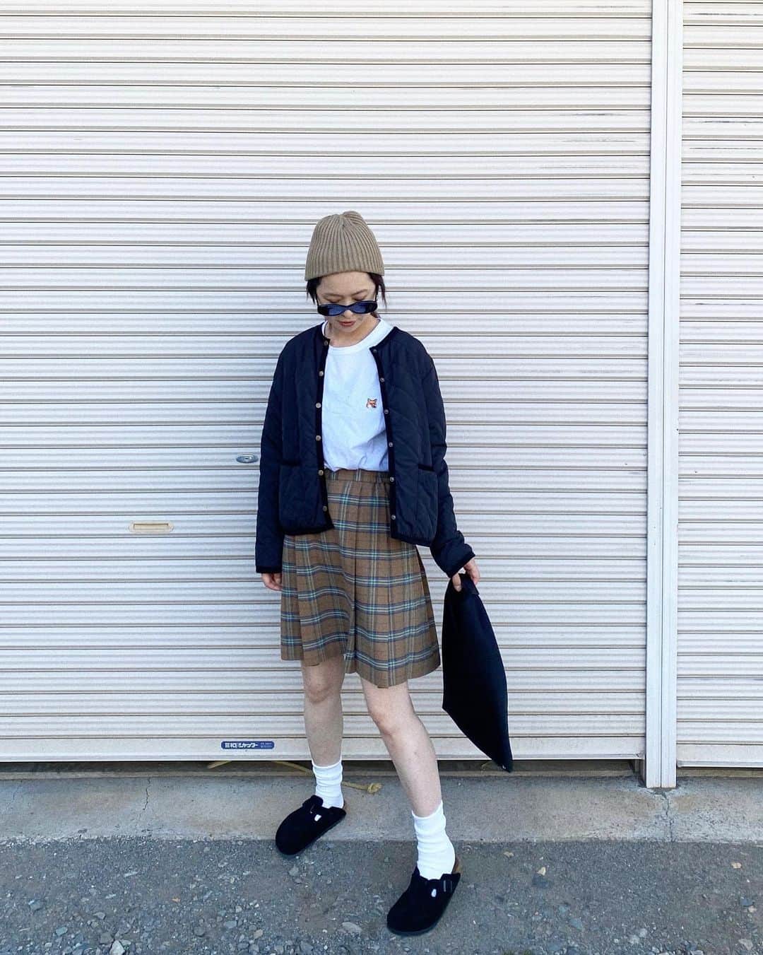 のインスタグラム：「〻𝕔𝕠𝕣𝕕𝕚𝕟𝕒𝕥𝕖〻 @bonlecill_official  新発売のダイヤキルトノーカラージャケット.インナーブルゾン❤︎  薄手のキルトジャケットは1枚で羽織ってもいいし、インナージャケットとしても使えてほんとに便利✨ たくさん着回しできそう♪ 1枚は絶対持っていた方がいいアイテム🩶 しかも1970円✨ 安すぎ❤︎ ＊ ＊  #bonlecill #ボンルシール #新商品 #NEW #キルトジャケット #キルティングジャケット #キルティング #インナーブルゾン #ブルゾン #インナージャケット #ノーカラージャケット #ジャケットコーデ #zozotown #ママコーデ#アラフォーコーデ #locari#mineby3mootd  #大人カジュアル #ユニクロコーデ#uniqloコーデ  #ユニクロ」
