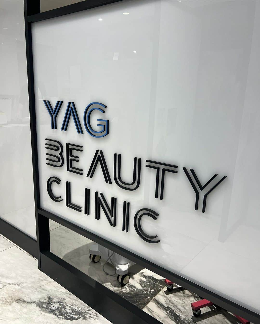 Moka さんのインスタグラム写真 - (Moka Instagram)「エクソソーム水光注射を受けて2週間経過💉  @yagbeauty_official  @yagbeautyclinic_shibuya   エクソソーム水光注射は美肌・肌再生効果が期待できる美肌治療で、ハリやたるみが気になる方にオススメの施術。  受けた直後は赤みやヒリヒリ感があったけどその日の夜には落ち着きました！  一週間後あたりからニキビができにくくなり、なんとなく肌のハリが出たような...💭✨  今回なんとわたしのInstagramを見たとお伝えいただければ通常価格55,000円がご新規様50%off、既存のお客様は30%off で受けられるそうです😳 ※針麻酔代 別途8,800円  チェックしてみてね🔍  #yagbeauty #エクソソーム #RRRマスクパック #美容クリニック #美容 #若返り #水光注射 #エクソソーム注射 #肌質改善 #肌管理 #美肌作り #美肌 #美肌ケア #美意識 #肌トラブル #肌トラブル #ニキビケア #ニキビ跡 #しわ #シミ」9月5日 18時12分 - moka_030n