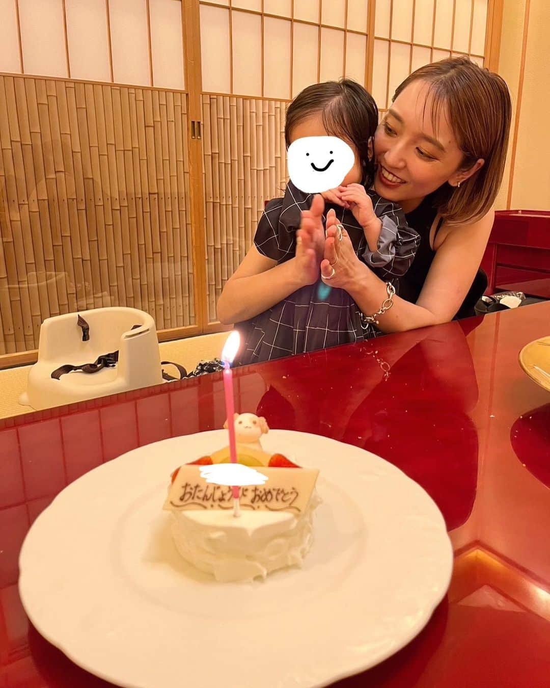 かんだまさんのインスタグラム写真 - (かんだまInstagram)「ちびだま、祝1歳！👶㊗️  選びカード取りゲーム？は、一目散にお金のカードに笑 何をするにも健康第一、元気いっぱい笑顔で過ごせますように☺︎  #1歳 #1stbirthday」9月5日 18時12分 - koike_weekend