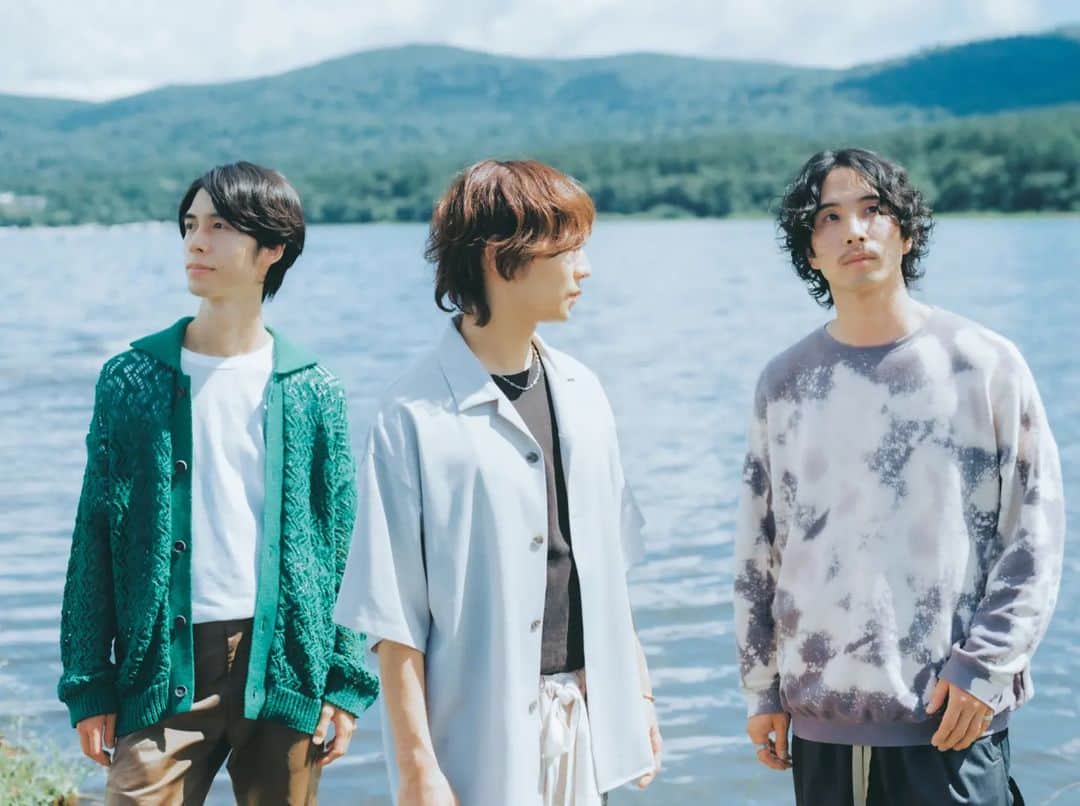 the shes goneのインスタグラム：「【🆕New アーティスト写真公開🆕】  9/13(水)配信シングル「きらめくきもち」のリリースに向けて アーティスト写真が新しくなりました！  今回は、写真家/映像作家の増田彩来さん(@sara_photo_912 )に撮影していただきました📷  リリースお楽しみに～♪ #theshesgone #きらめくきもち」