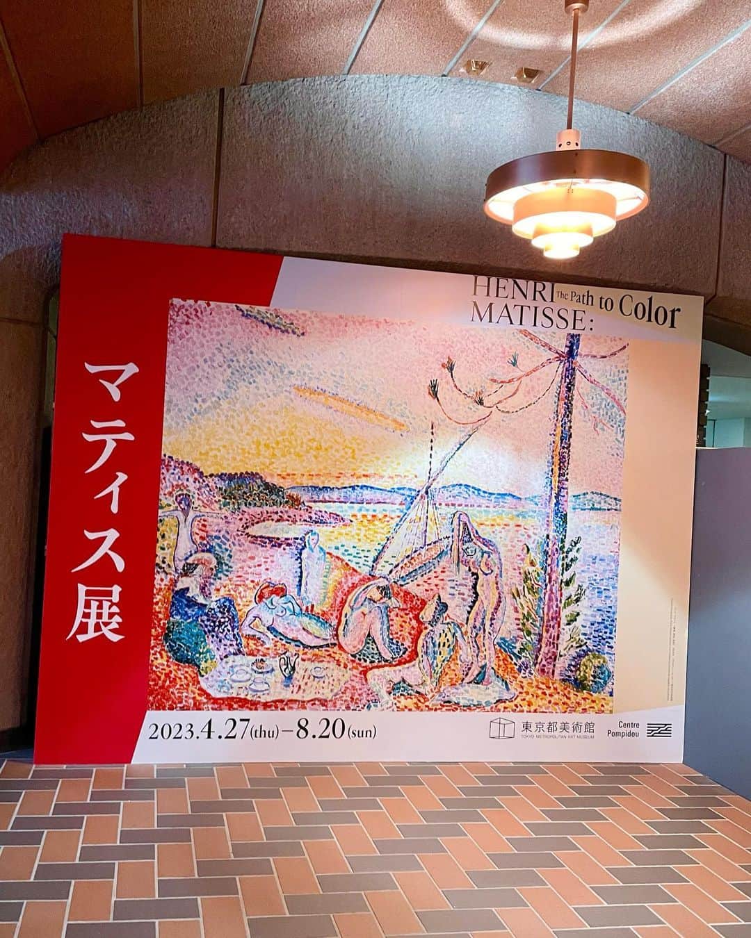 橘ゆりかさんのインスタグラム写真 - (橘ゆりかInstagram)「🖼️🏖️🍋 ⁡ ⁡ マティス展行った時の！ 色使いのセンスが刺さりまくりで さすが「色彩の魔術師」🎨💫 深みのある鮮やかな赤色に魅せられました😌 ⁡ 窓も含めた景観に現実逃避が捗った日🪟 ⁡ ⁡ ⁡ #東京都美術館 #マティス展 #橘ゆりか #美術館 #マティス #henrimatisse #夏の思い出 #美術展」9月5日 18時10分 - yuricalcal