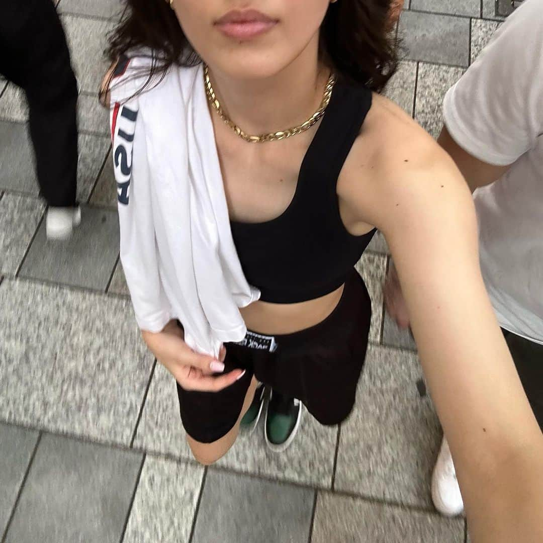 菊川リサのインスタグラム：「やっぱりストリート好き🖤 I always go back to streetwear」