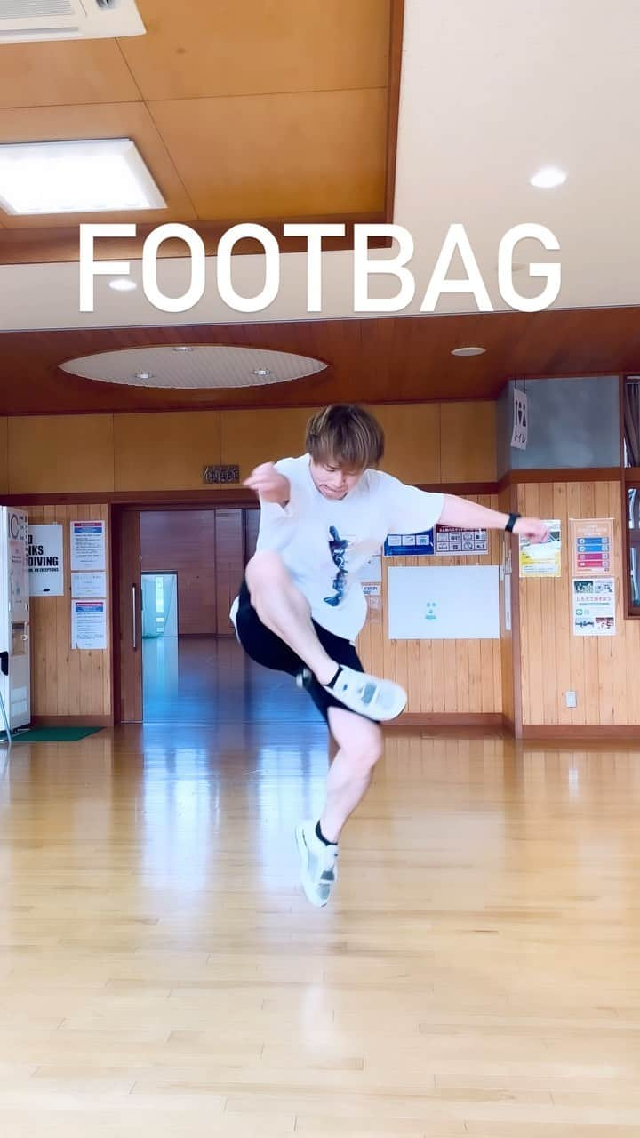 石田太志のインスタグラム：「Footbag. @taishiishida #footbag #worldchampion #trick #performance #soccer #football #skills #skill #footbagmania #フットバッグ #世界一 #パフォーマンス #サッカー #リフティング #フリースタイル」