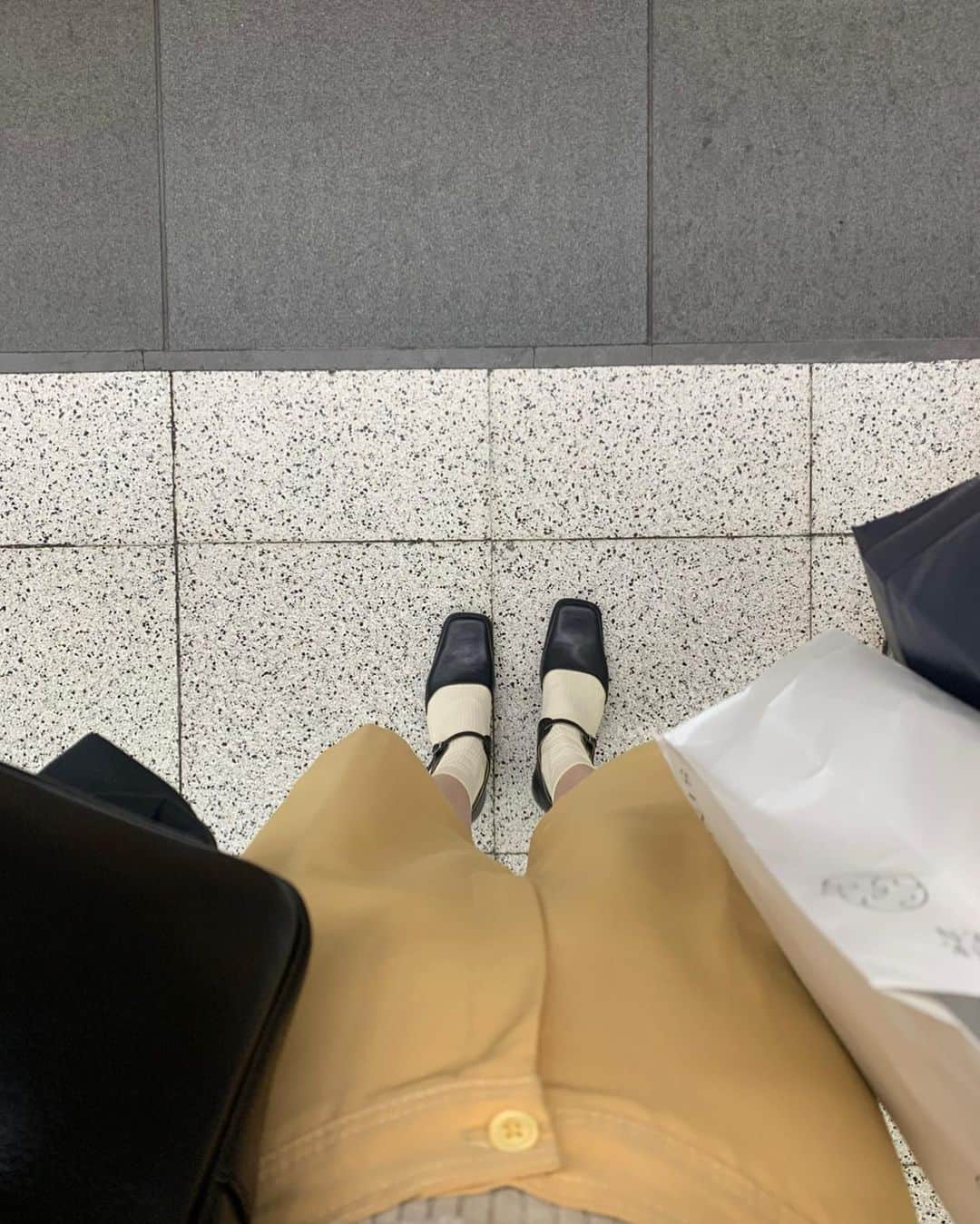 前坂美結さんのインスタグラム写真 - (前坂美結Instagram)「👡❣️  . 今日は楽しみにしてた靴を中心としたコーデ😚♡  歩きやすいし可愛いし大好き。  そして、秋はどこへ？🍂」9月5日 18時38分 - miyumaesaka