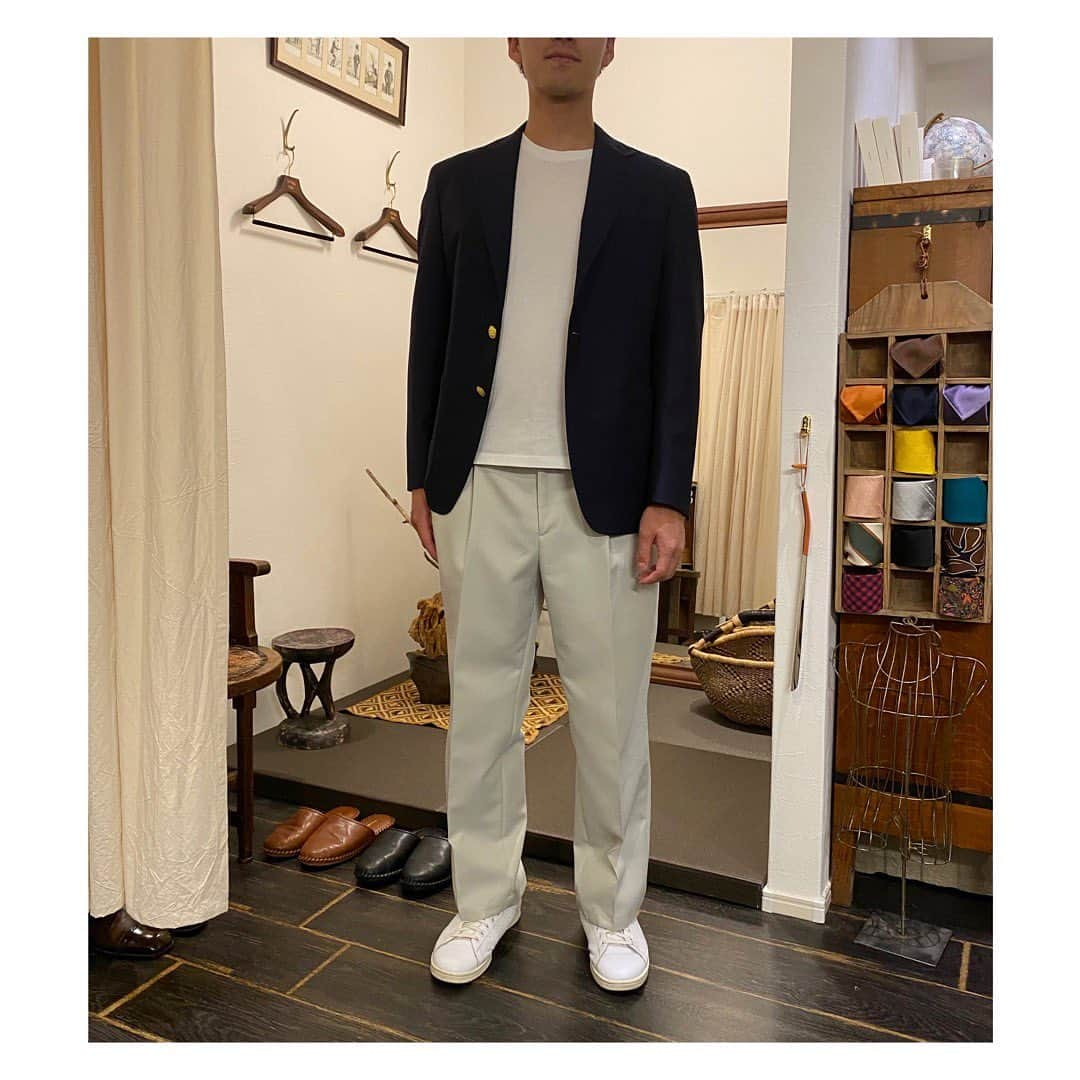 life_style_orderさんのインスタグラム写真 - (life_style_orderInstagram)「< navy × blazer >  定番シングル段返り3つボタンのネイビーブレザー。  ビジネスにもカジュアルにも使える紺ブレもオーダーメイドで承ります。  小物はオンラインショップにて📱 LSOMARKET >>> https://shop.lifestyleorder.com  ------------------------- 11:00-19:00 月曜・木曜定休日 完全予 ※HPのコンタクトフォームよりお願いします -----------------------------------------  #lifestyleorder #ライフスタイルオーダー #ウェディングスーツ #成人式スーツ #プレ花嫁 #新郎衣装 #タキシード #フォトウェディング #ウェディングフォト #オーダータキシード #2023秋婚 #2023冬婚 #2024春婚 #スーツスタイル #ジャケットスタイル #コートスタイル #オーダースーツ白金台 #紺ブレ #ブレザー #ネイビーブレザー #アメトラ #プレッピー」9月5日 18時38分 - life_style_order