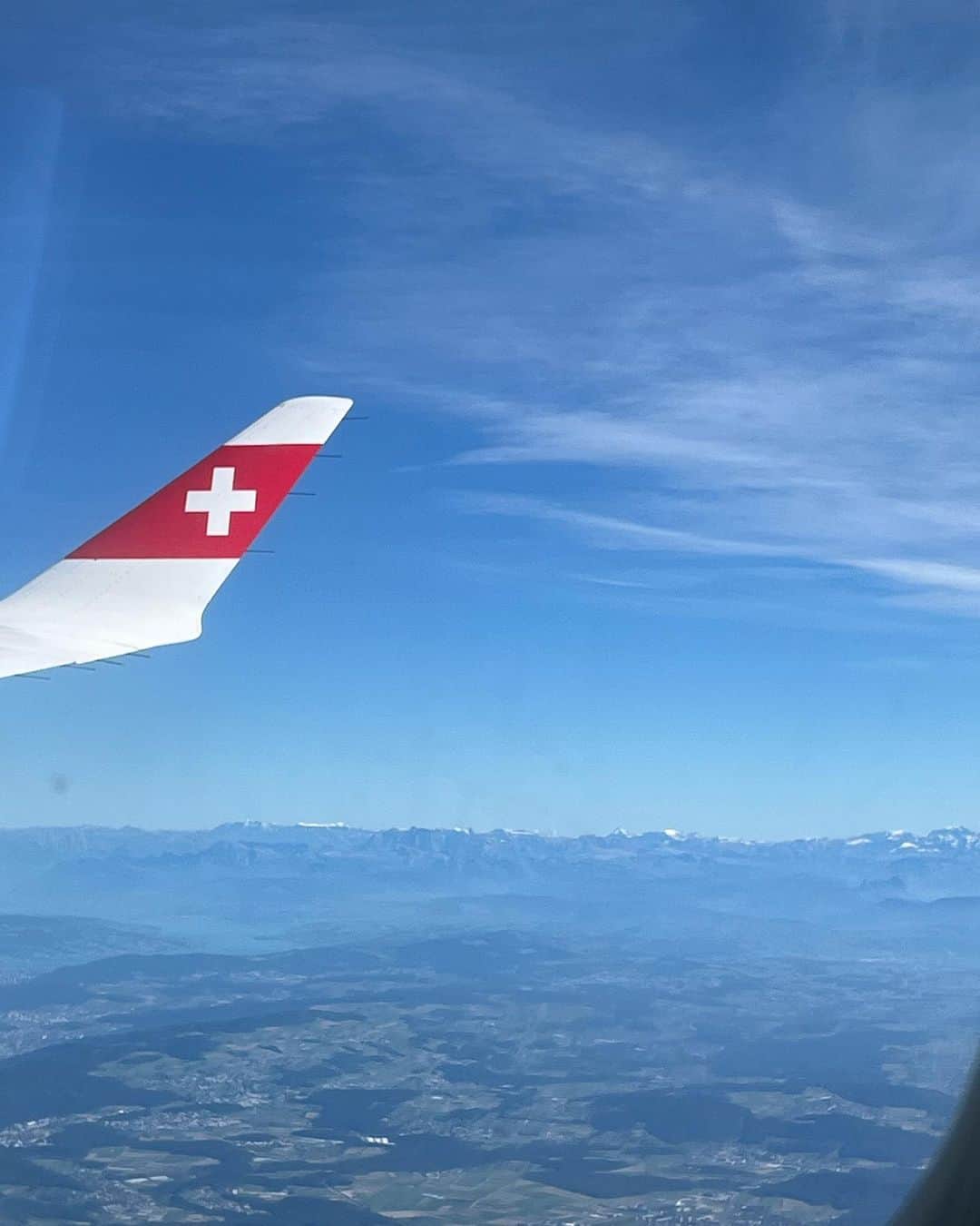 鈴本美愉のインスタグラム：「in🇨🇭 スイス旅スタート🍫」