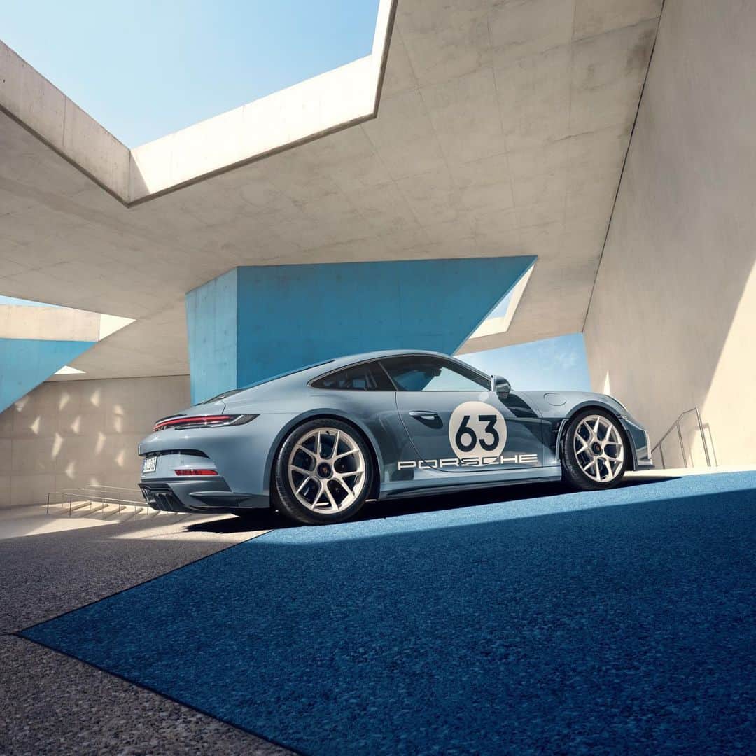 Porsche Japanさんのインスタグラム写真 - (Porsche JapanInstagram)「どんなに進化しても、変わらない原点。  #ポルシェ #Porsche #911ST #60years911 #60年記念911 #スポーツカー」9月5日 18時47分 - porsche_japan