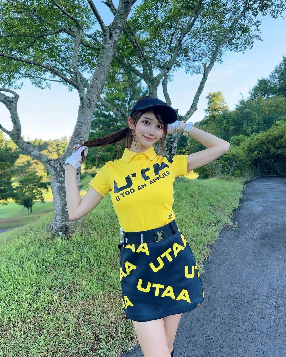 MAYUさんのインスタグラム写真 - (MAYUInstagram)「. 私的かっこいい表情シリーズ😎💛🖤 クールぶって撮ってみたんだけど、伝わる？？😎笑 . . ゴルフ雑誌のALBA見てたら かわいいインスタゴルフ女子がたくさん載ってて 眼福だった〜🥺💕 きなちゃんもしっかり見てたよ🐶🤣（8枚目） みんなももう見た？💖 @alba_golfnews  . . #golf#golfwear#golflife#golfcourse#golfaddict#golfclub#utaagolf #alba#アルバ#アルバインスタ女子#ゴルフ#ゴルフ雑誌#ゴルフ女子#ゴルフウェア#ゴルフコーデ」9月5日 18時42分 - mayu.kina_golf