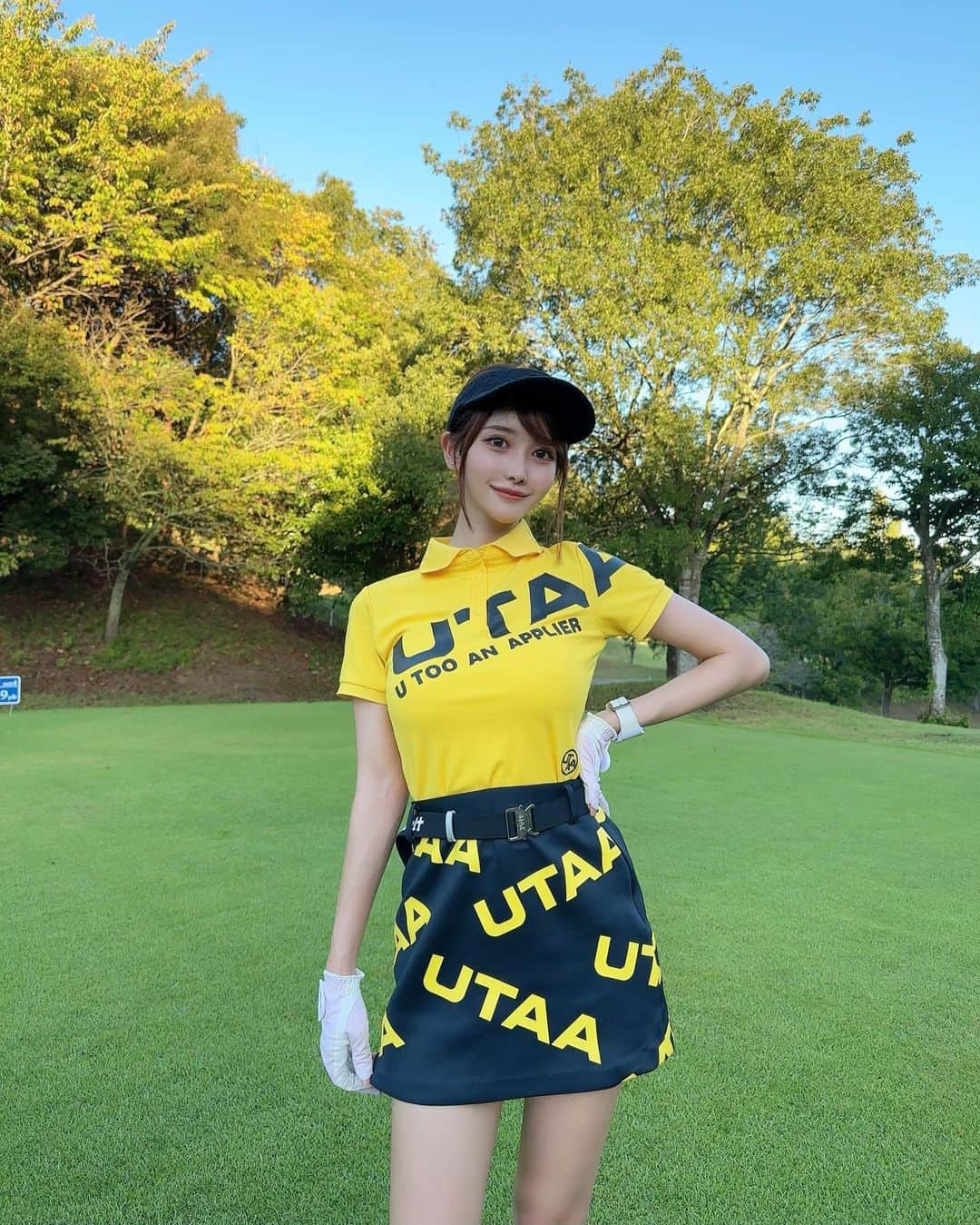 MAYUさんのインスタグラム写真 - (MAYUInstagram)「. 私的かっこいい表情シリーズ😎💛🖤 クールぶって撮ってみたんだけど、伝わる？？😎笑 . . ゴルフ雑誌のALBA見てたら かわいいインスタゴルフ女子がたくさん載ってて 眼福だった〜🥺💕 きなちゃんもしっかり見てたよ🐶🤣（8枚目） みんなももう見た？💖 @alba_golfnews  . . #golf#golfwear#golflife#golfcourse#golfaddict#golfclub#utaagolf #alba#アルバ#アルバインスタ女子#ゴルフ#ゴルフ雑誌#ゴルフ女子#ゴルフウェア#ゴルフコーデ」9月5日 18時42分 - mayu.kina_golf